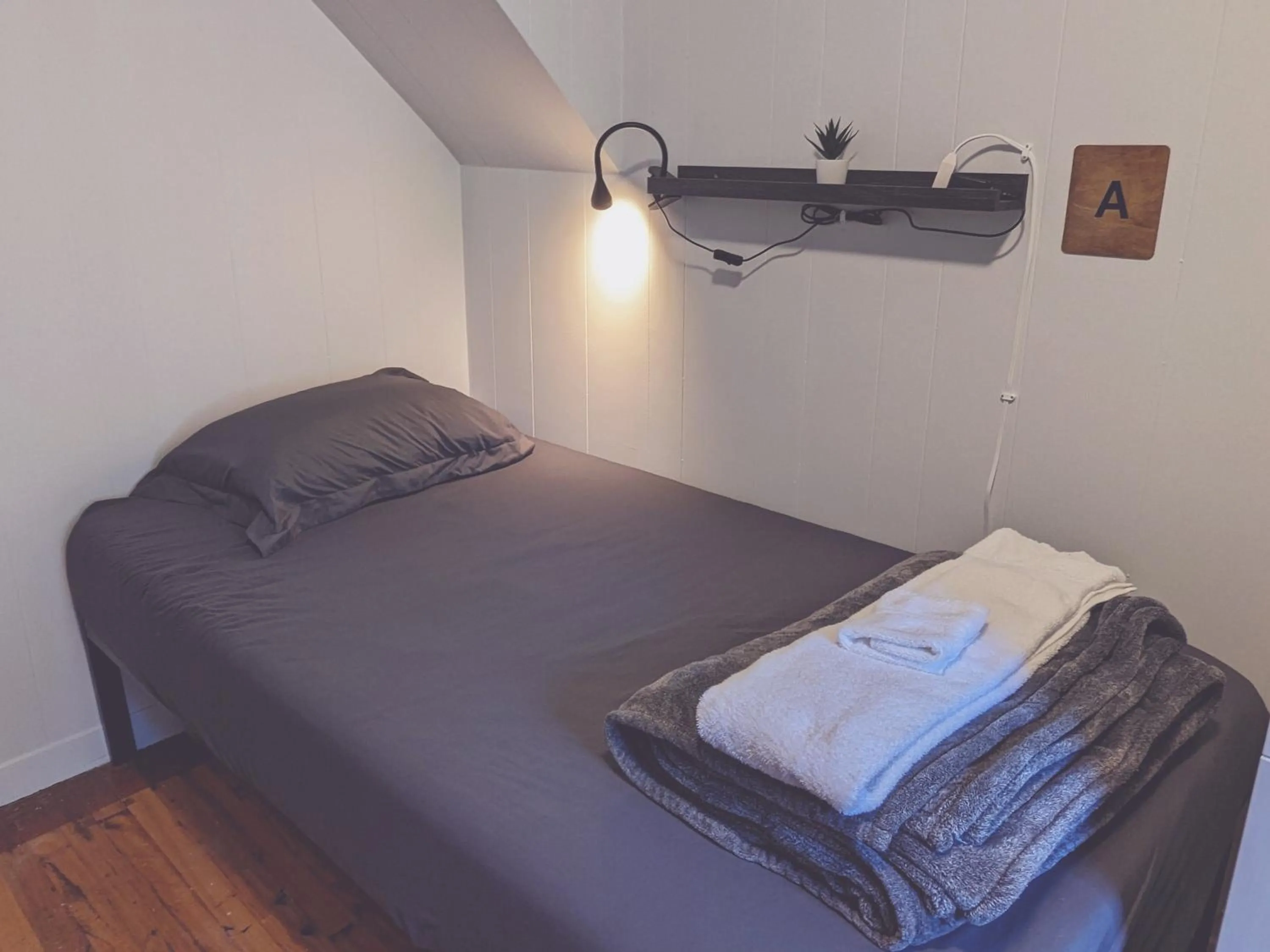 Bed in Auberge de la rive de Charlevoix - Auberge de jeunesse familiale pour voyageurs de tous âges