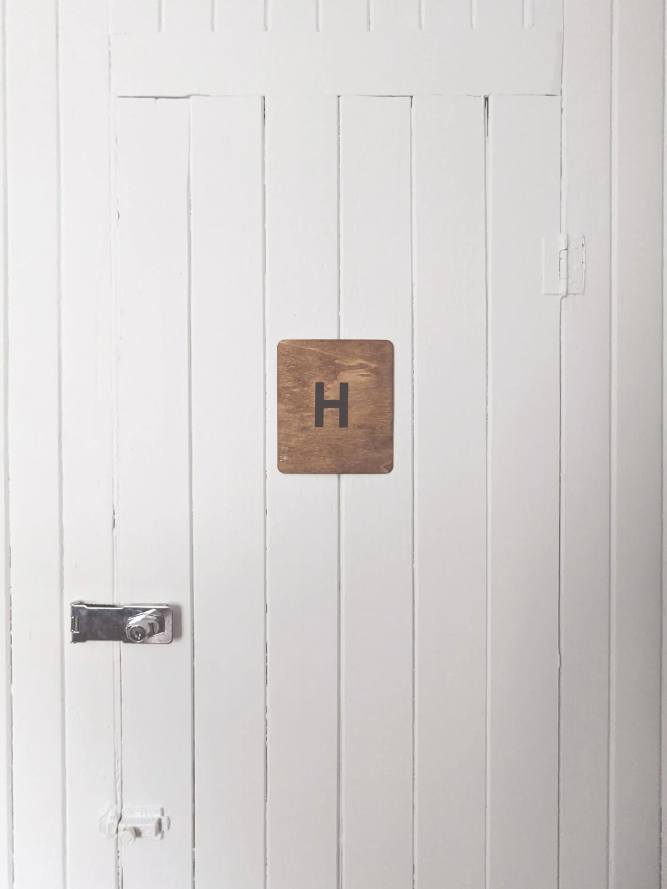 wardrobe in Auberge de la rive de Charlevoix - Auberge de jeunesse familiale pour voyageurs de tous âges