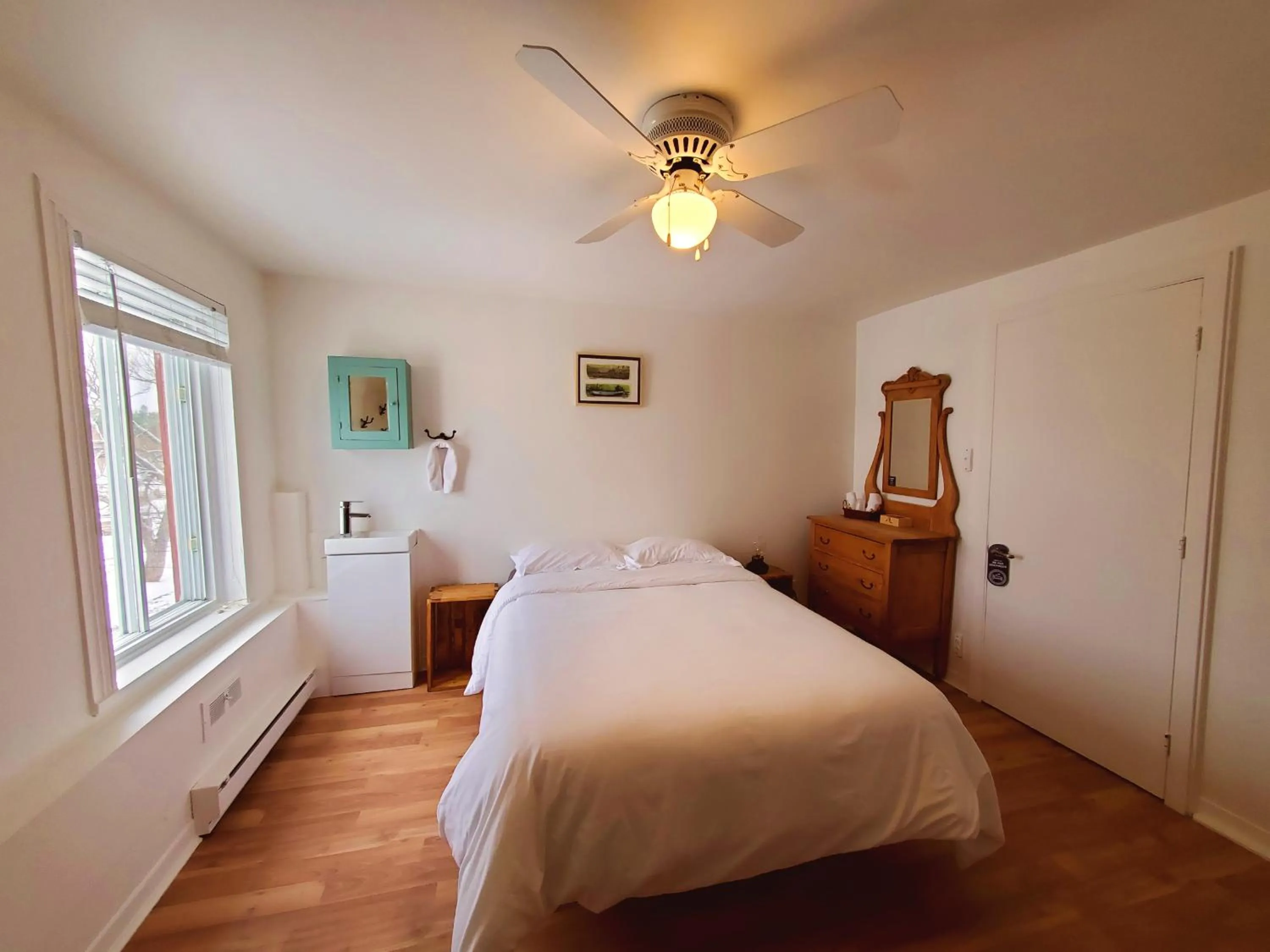 Bed in Auberge de la rive de Charlevoix - Auberge de jeunesse familiale pour voyageurs de tous âges