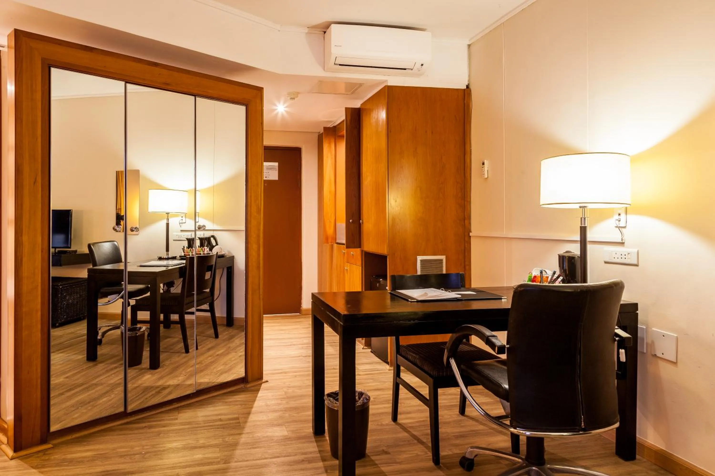 Seating area in Island Club Hotel & Apartments