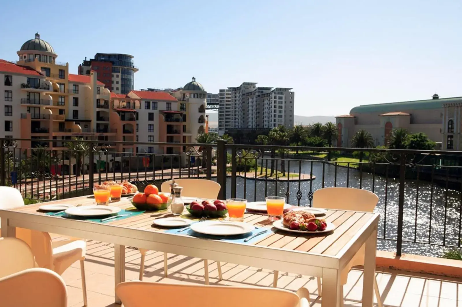 Breakfast in Island Club Hotel & Apartments Breakfast in Island Club Hotel & Apartments