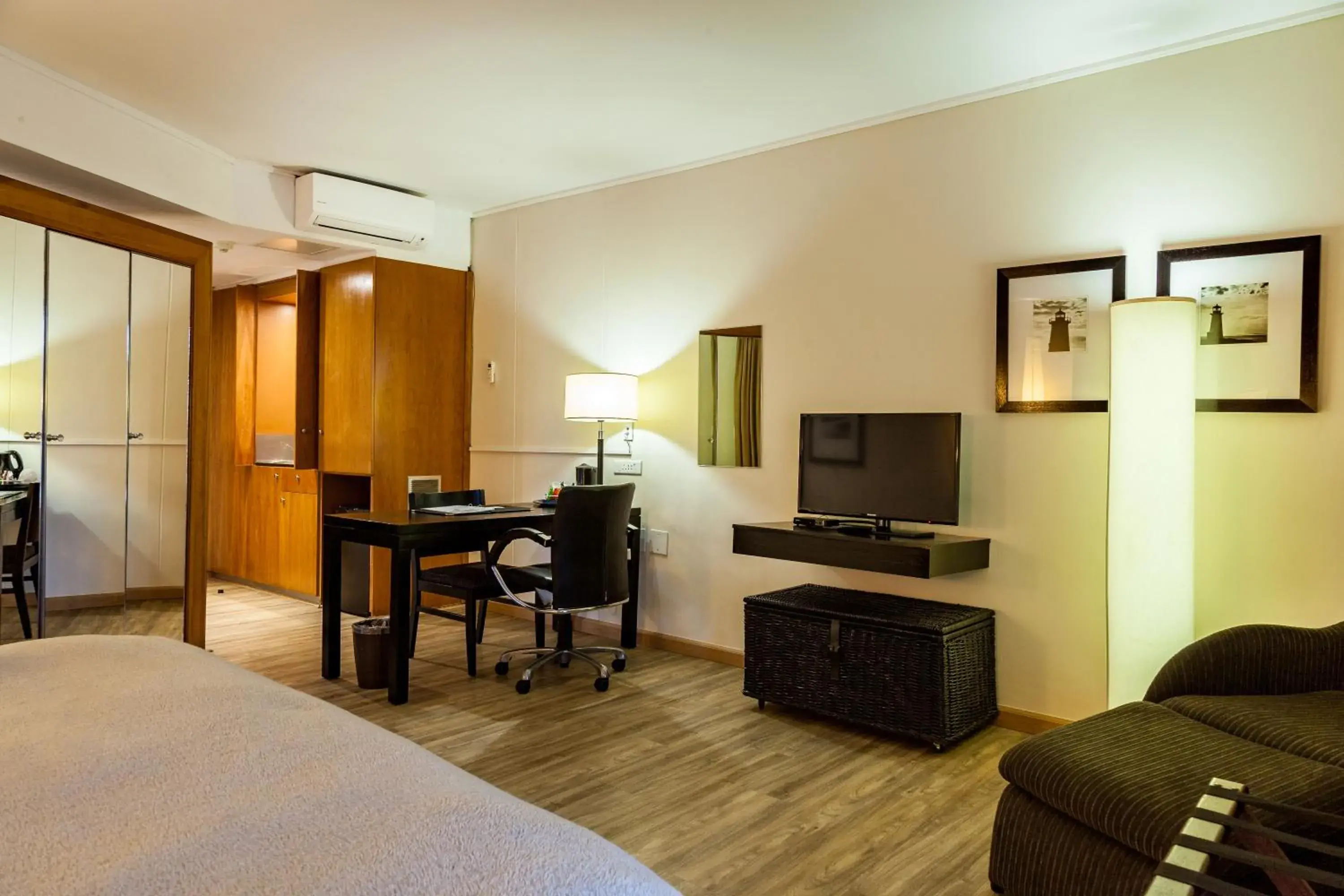 Seating area, Bed in Island Club Hotel & Apartments Seating area, Bed in Island Club Hotel & Apartments