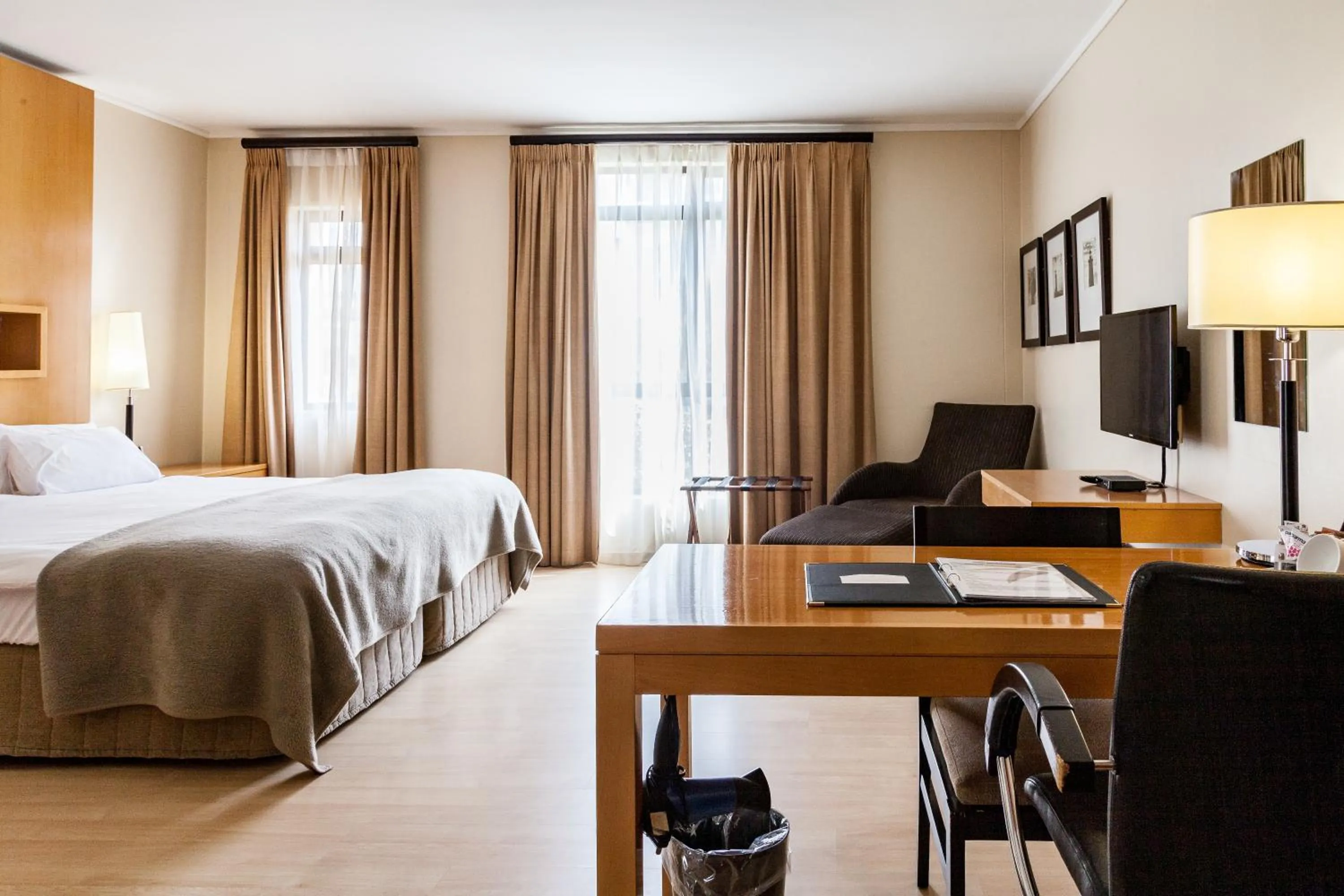 Photo of the whole room, Bed in Island Club Hotel & Apartments