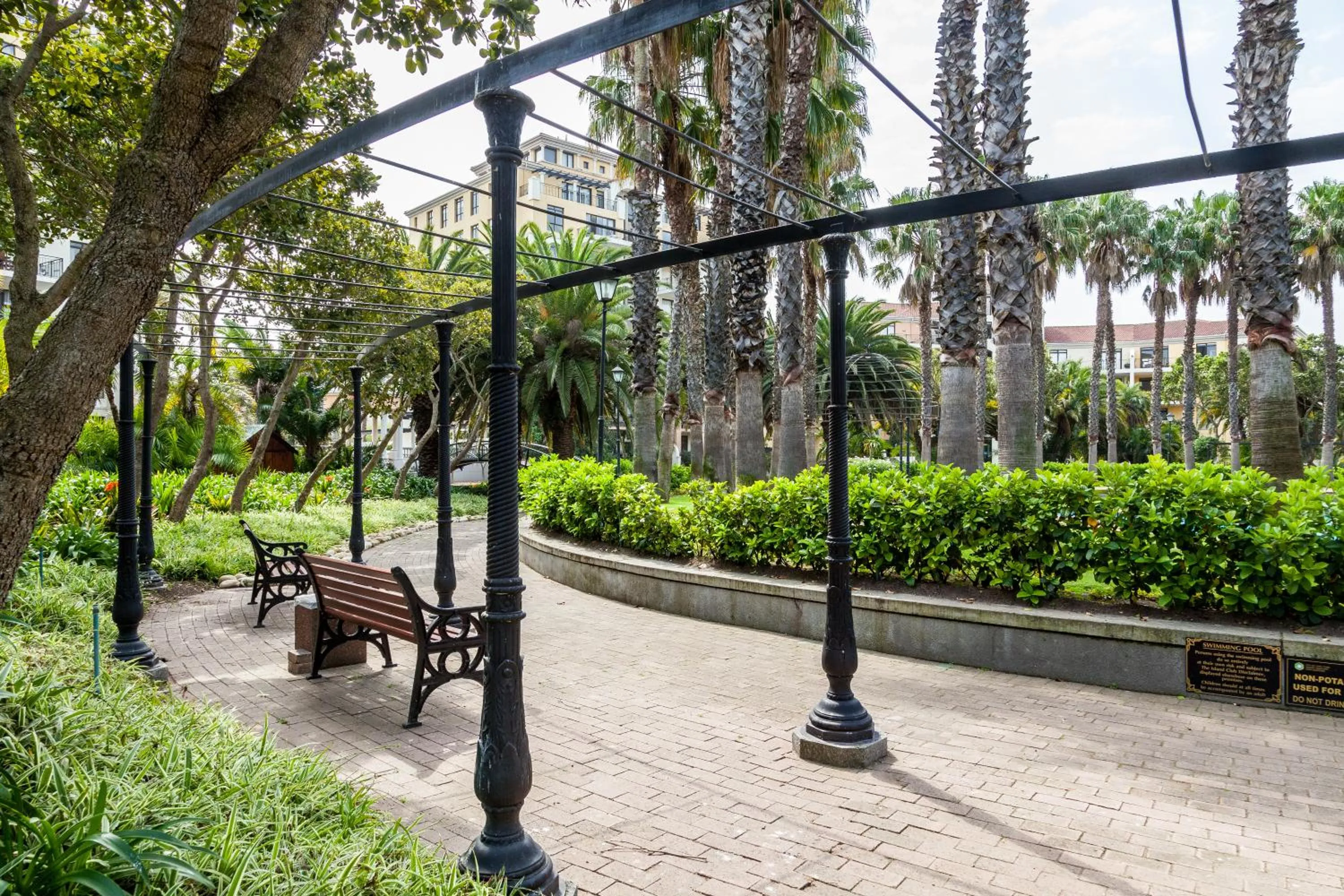 Garden in Island Club Hotel & Apartments