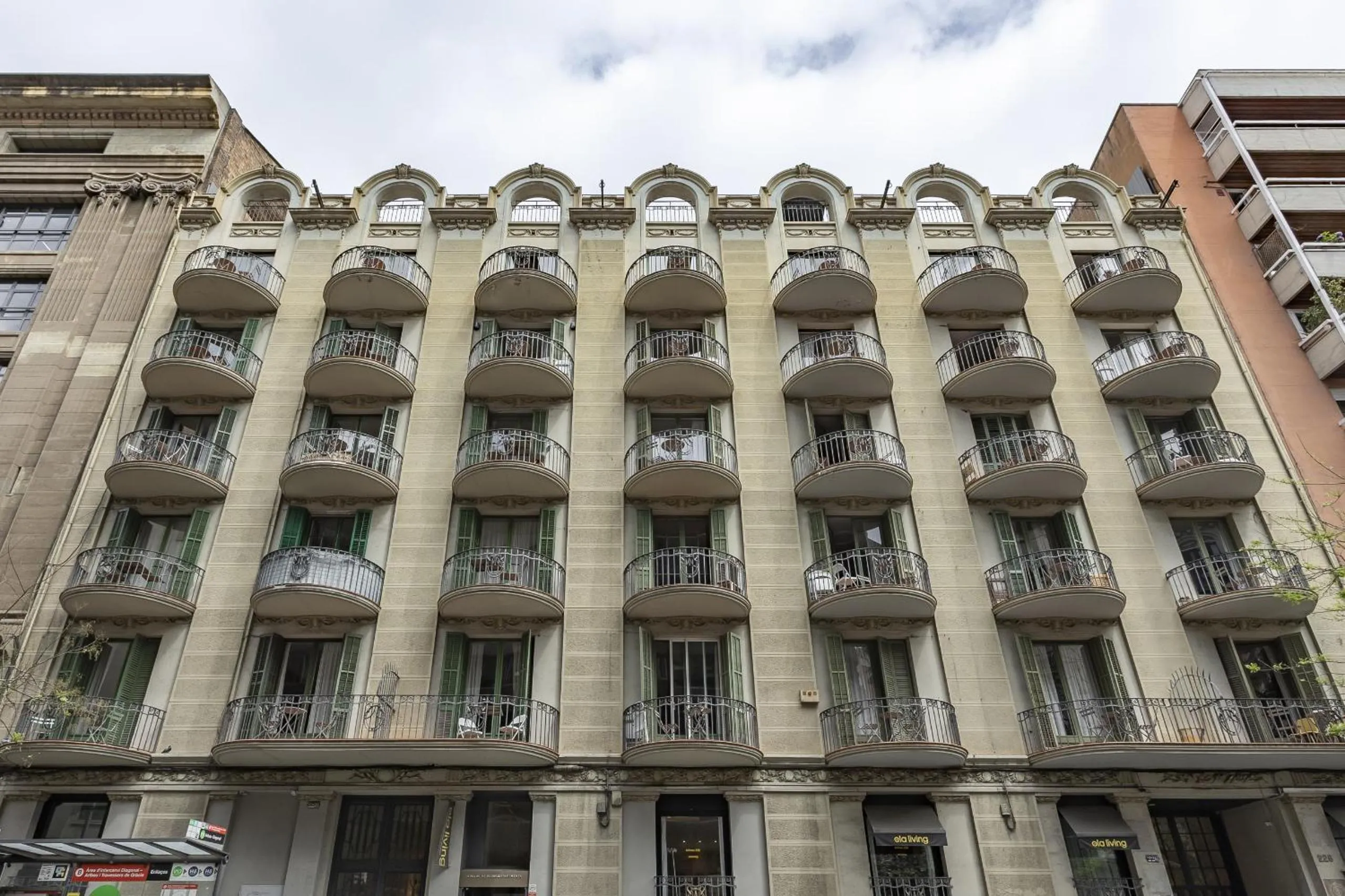 Property building in Ola Living Hostal Diagonal