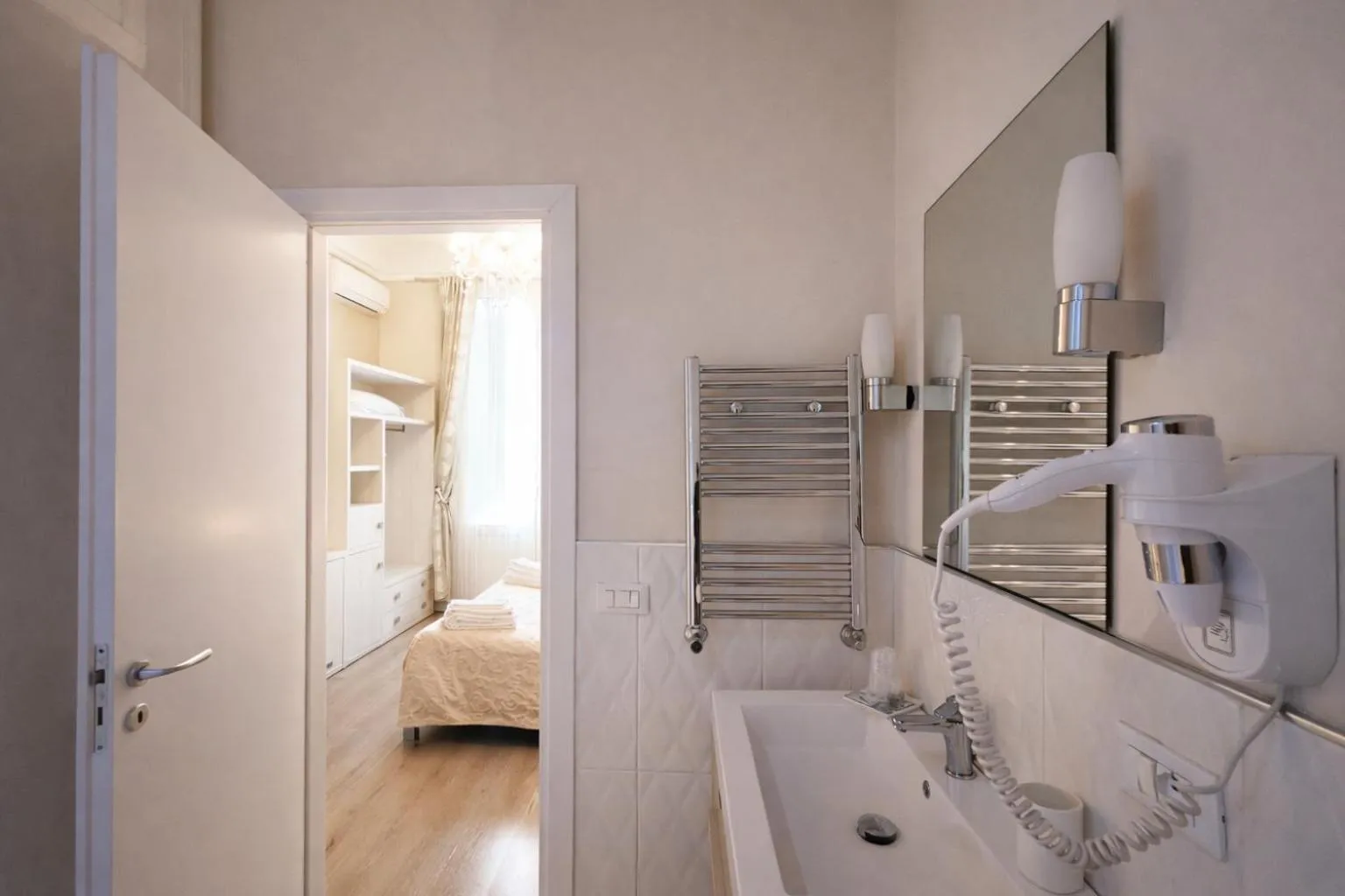 Bathroom, Bed in Opera Relais R&B