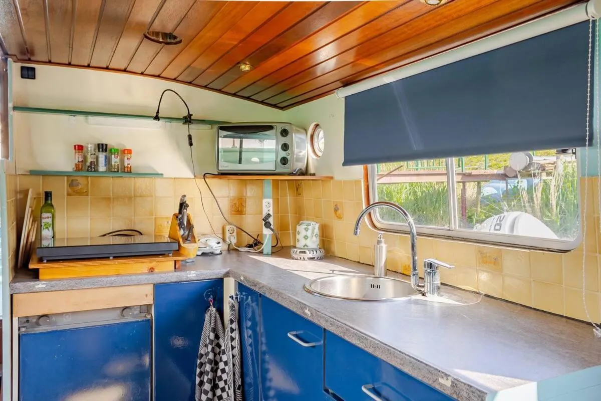 Kitchen or kitchenette in Floating B&B Amsterdam