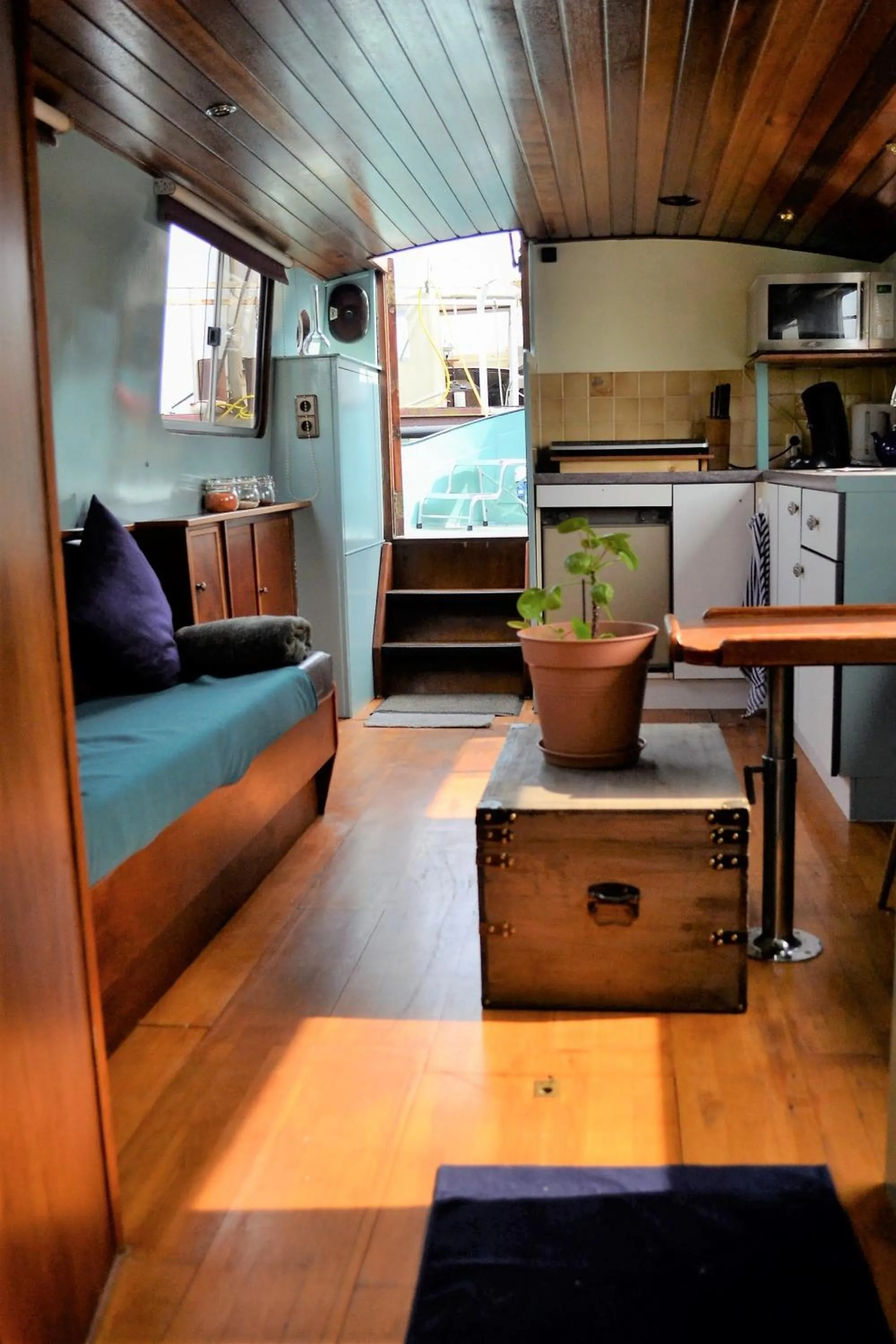 Photo of the whole room in Floating B&B Amsterdam