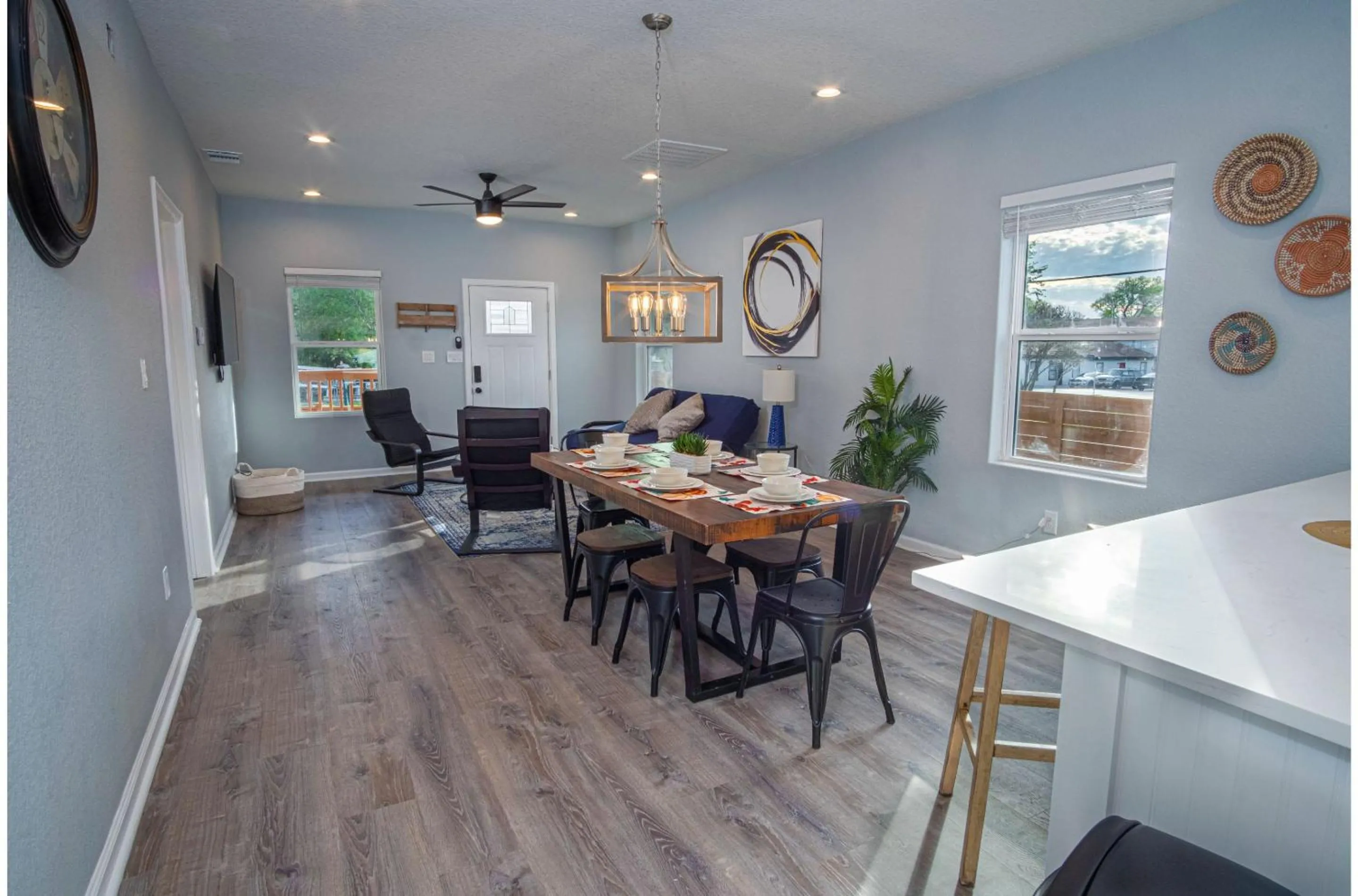 Downtown Dream Home Spacious 4BR2BA Sleeps 12