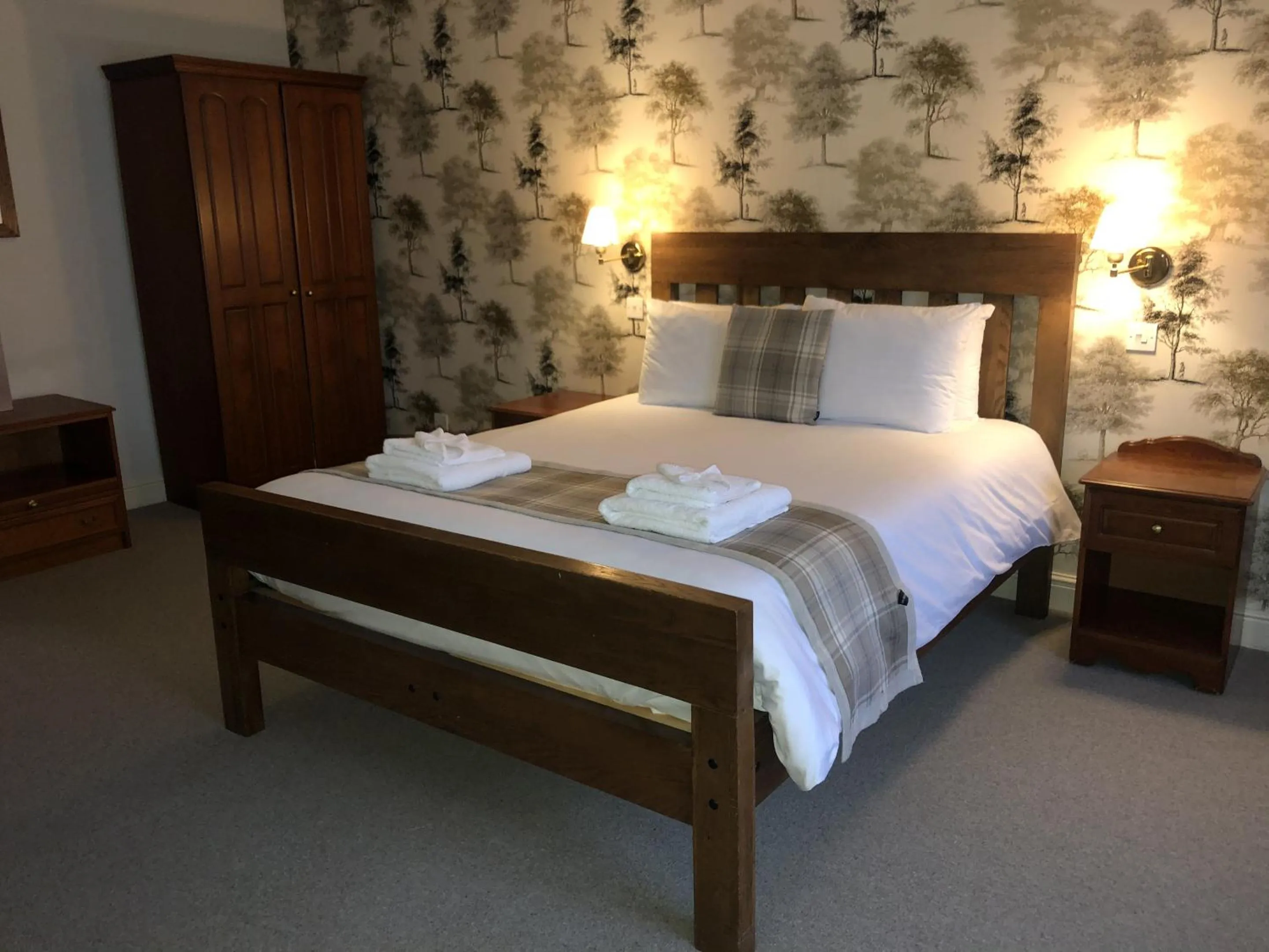 Bedroom, Bed in The Old Bell - Warminster