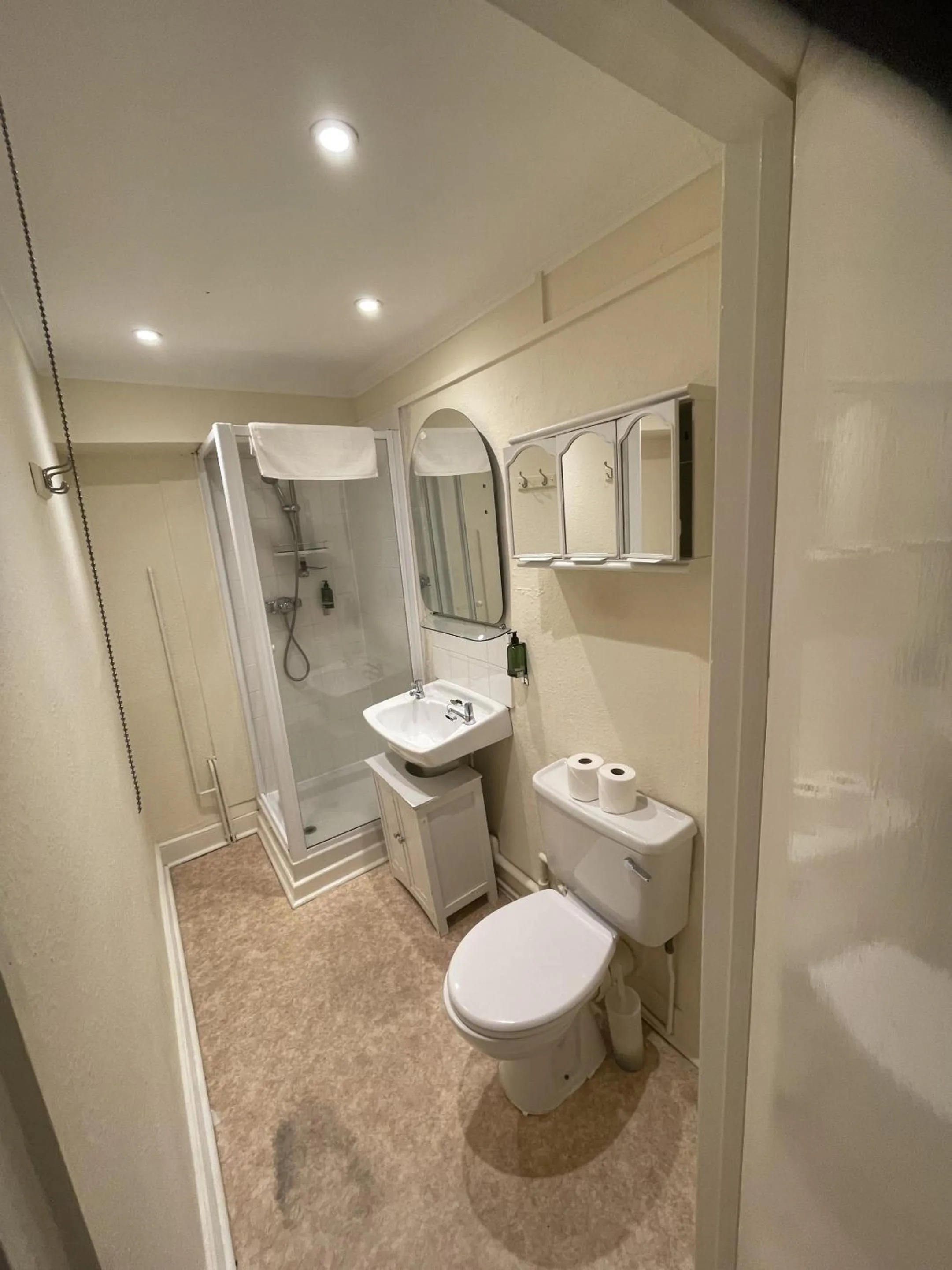 Bathroom in The Old Bell - Warminster