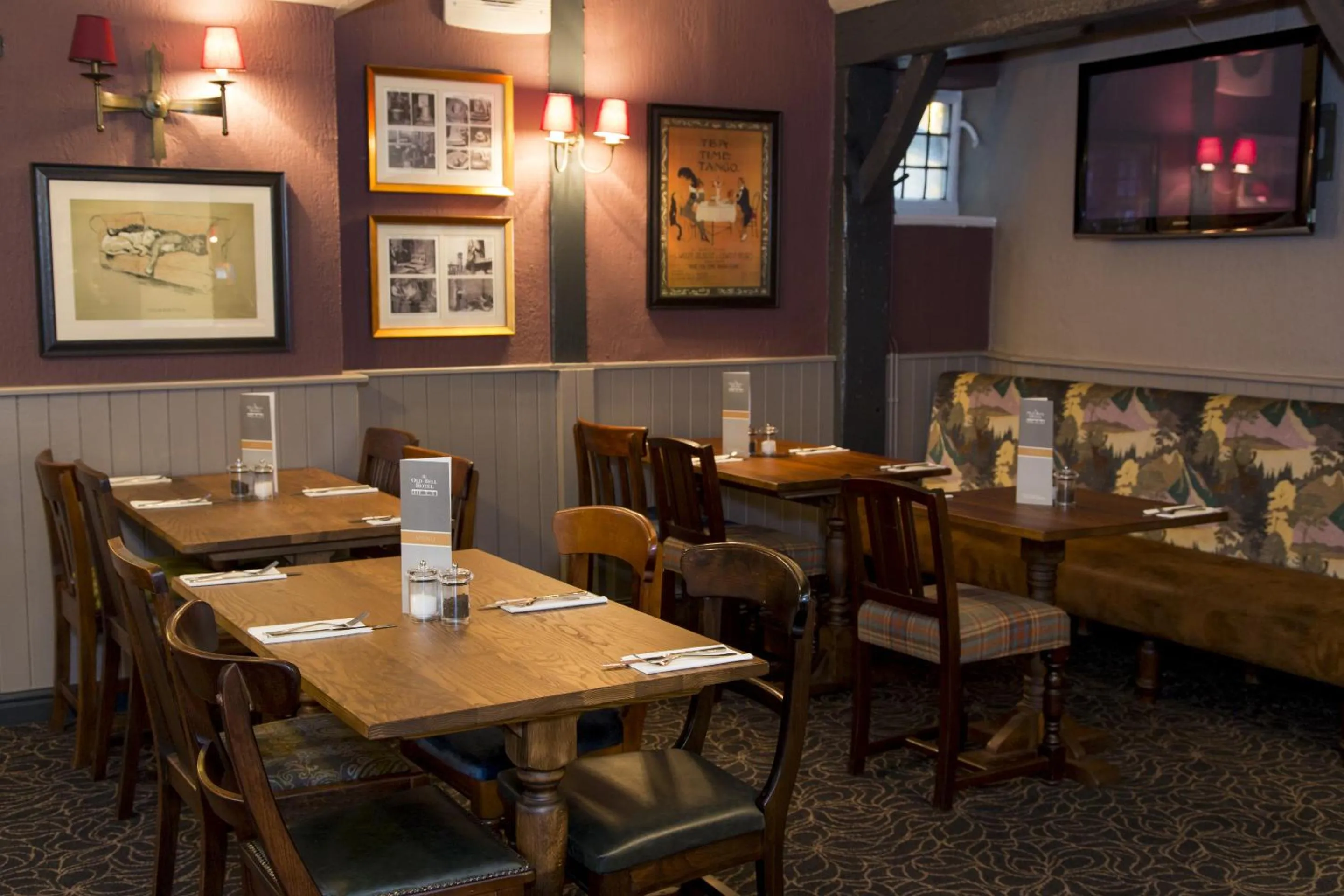 Lounge or bar in The Old Bell - Warminster