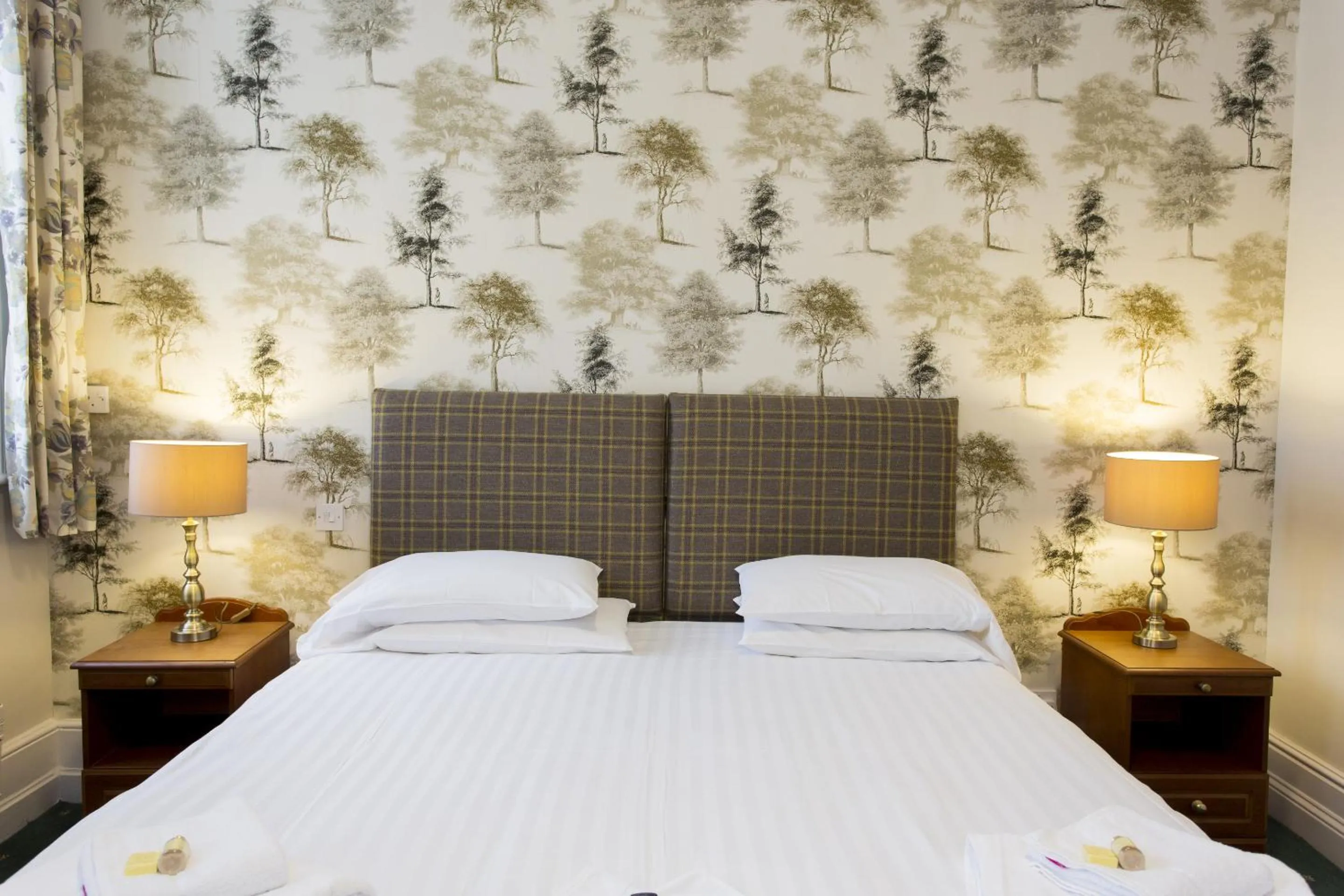 Bedroom, Bed in The Old Bell - Warminster