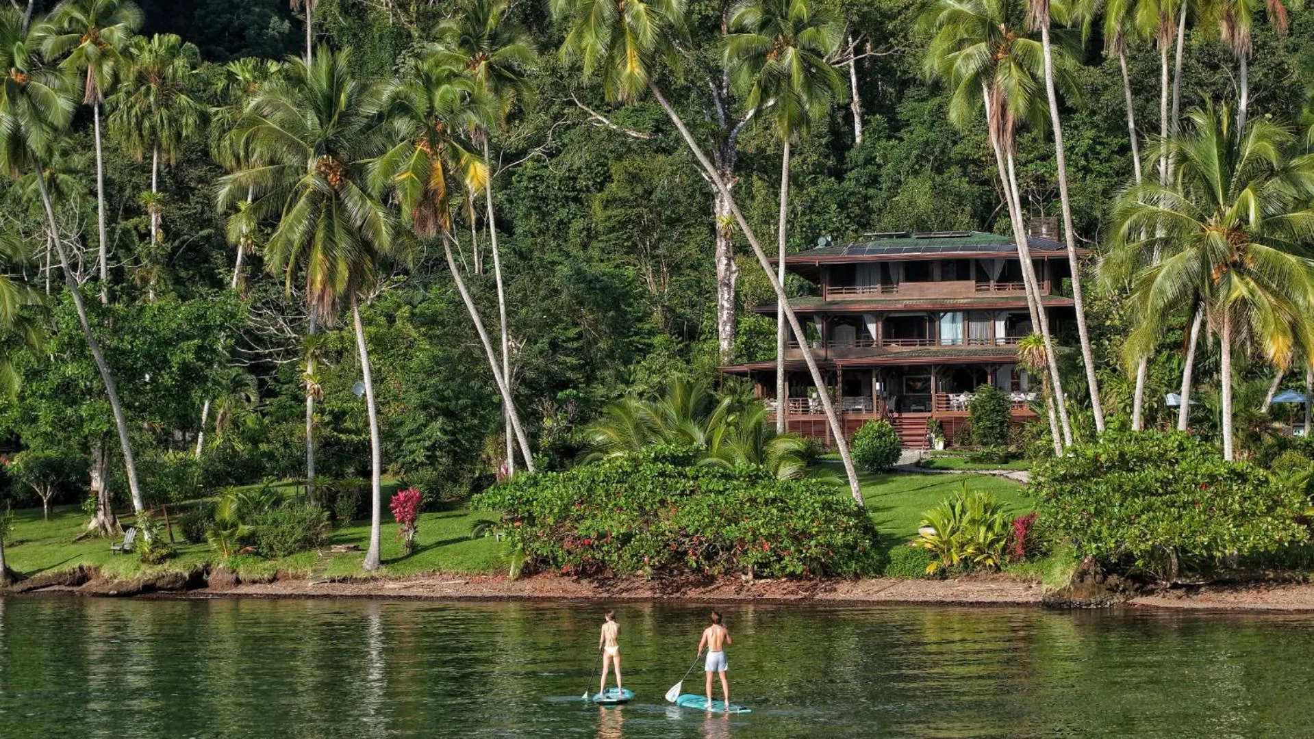 Property building in Playa Cativo Lodge