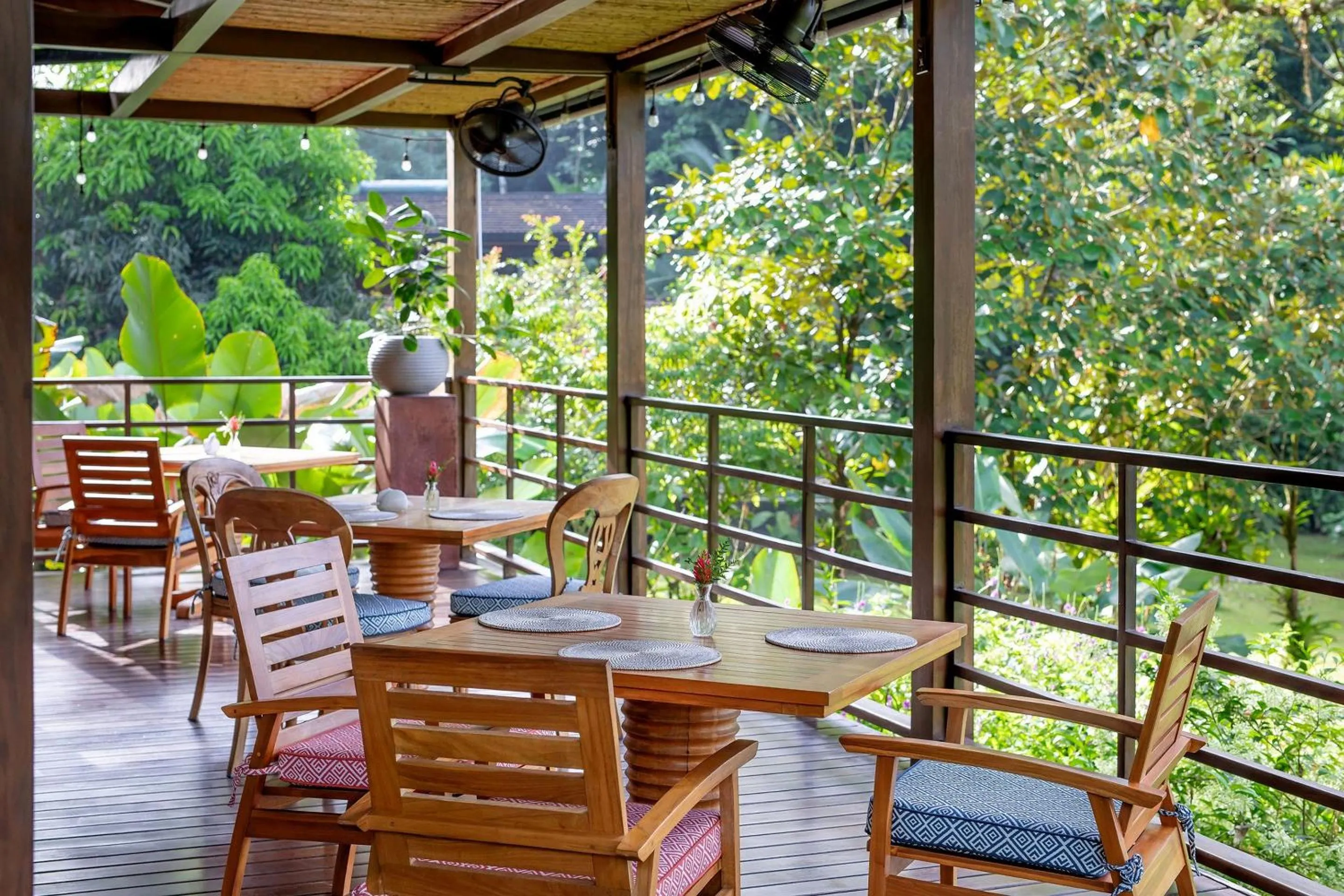 Dining area in Playa Cativo Lodge
