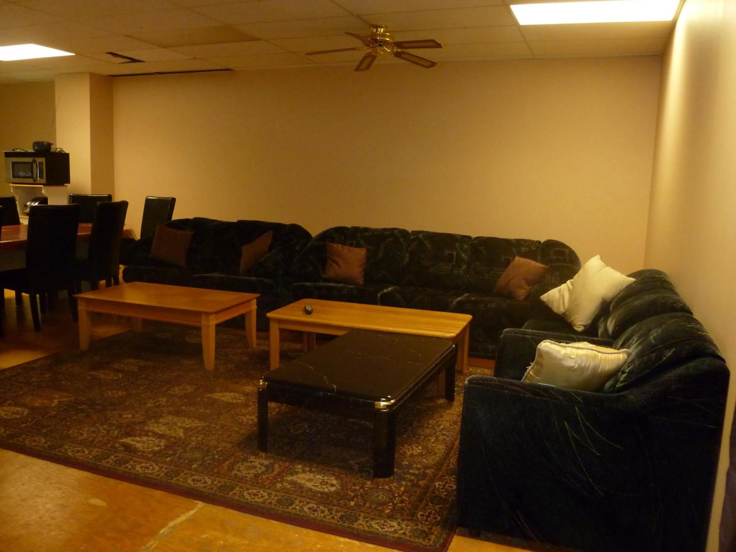 Communal lounge/ TV room in Vernon Hostel