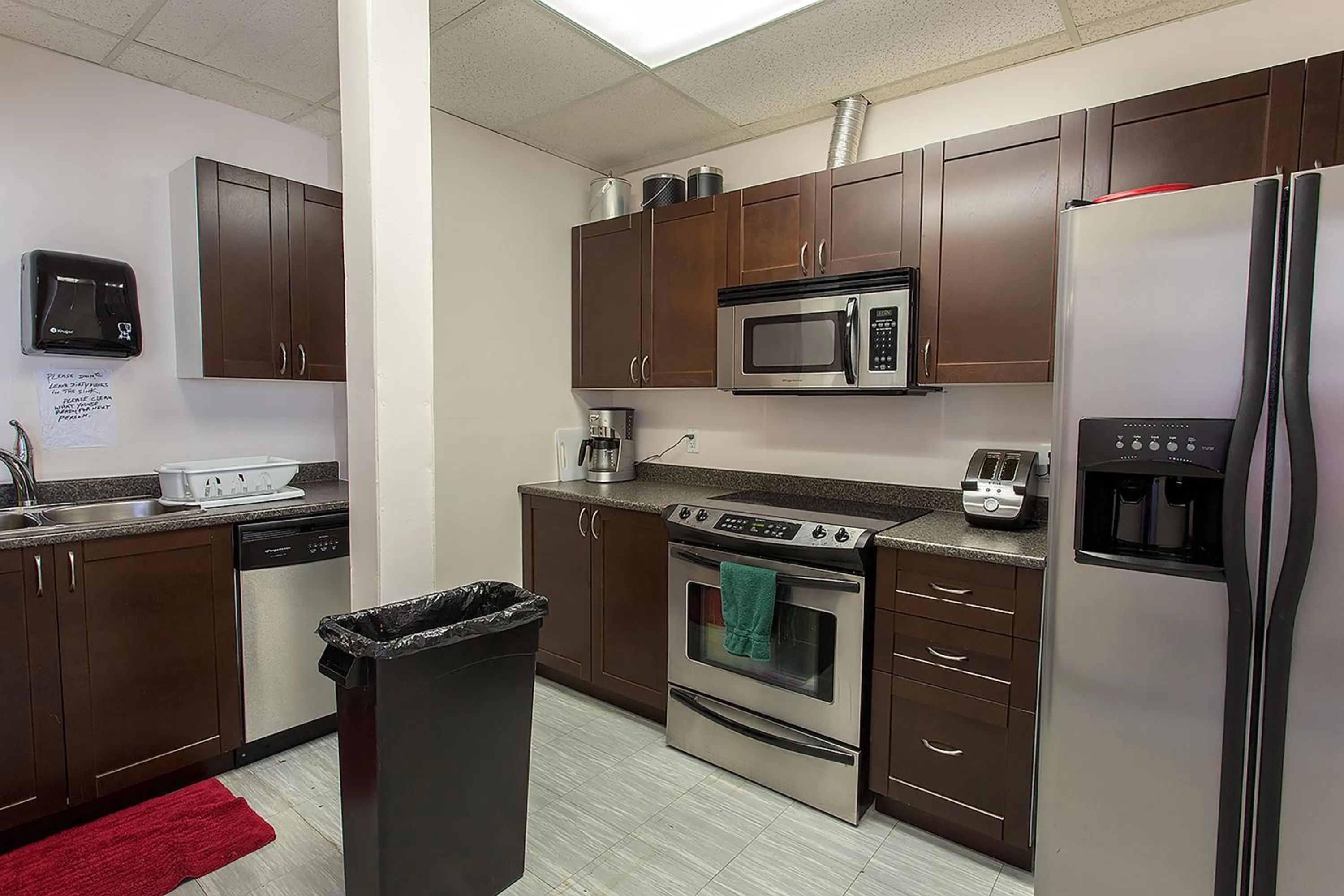 Communal kitchen in Vernon Hostel