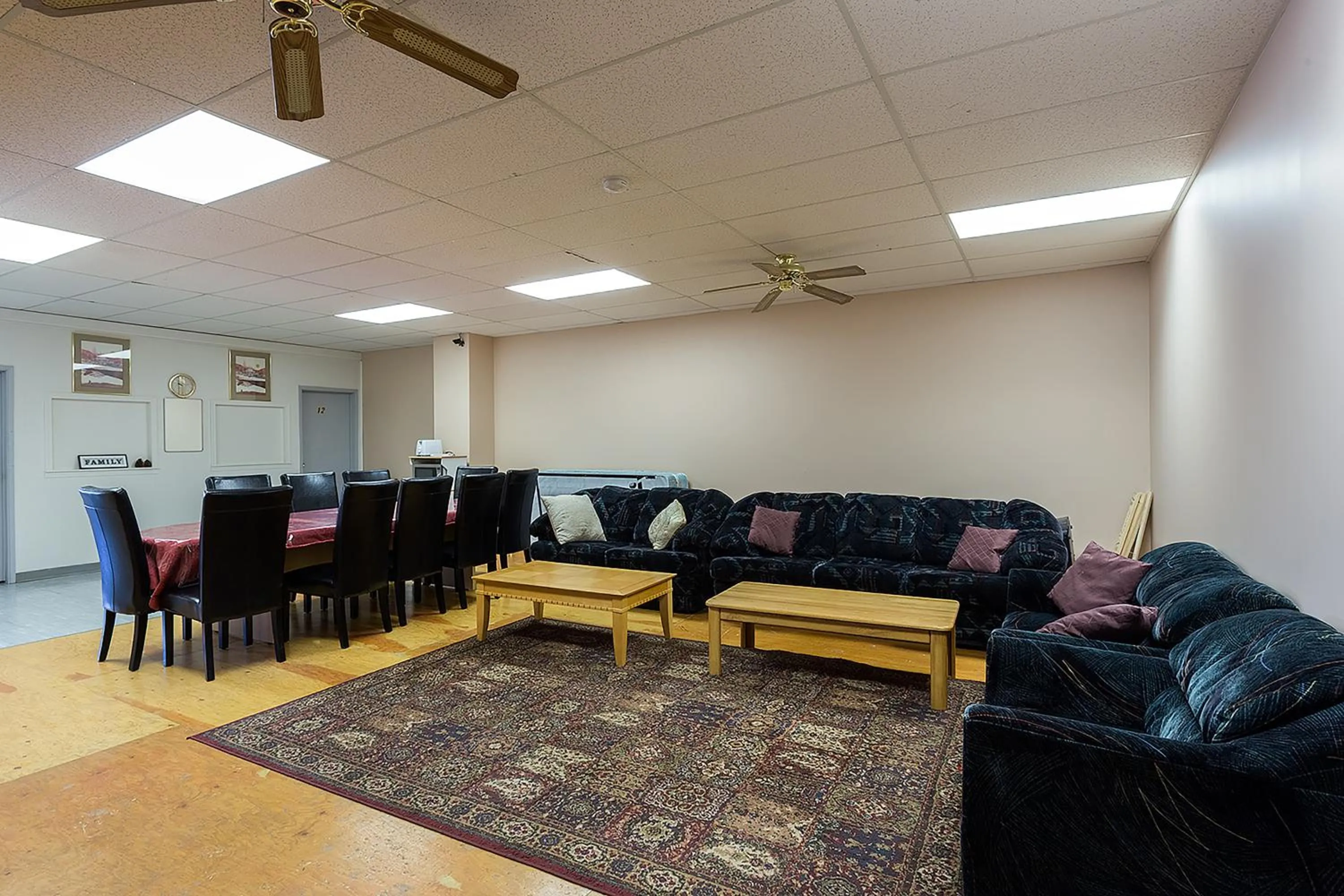Communal lounge/ TV room in Vernon Hostel