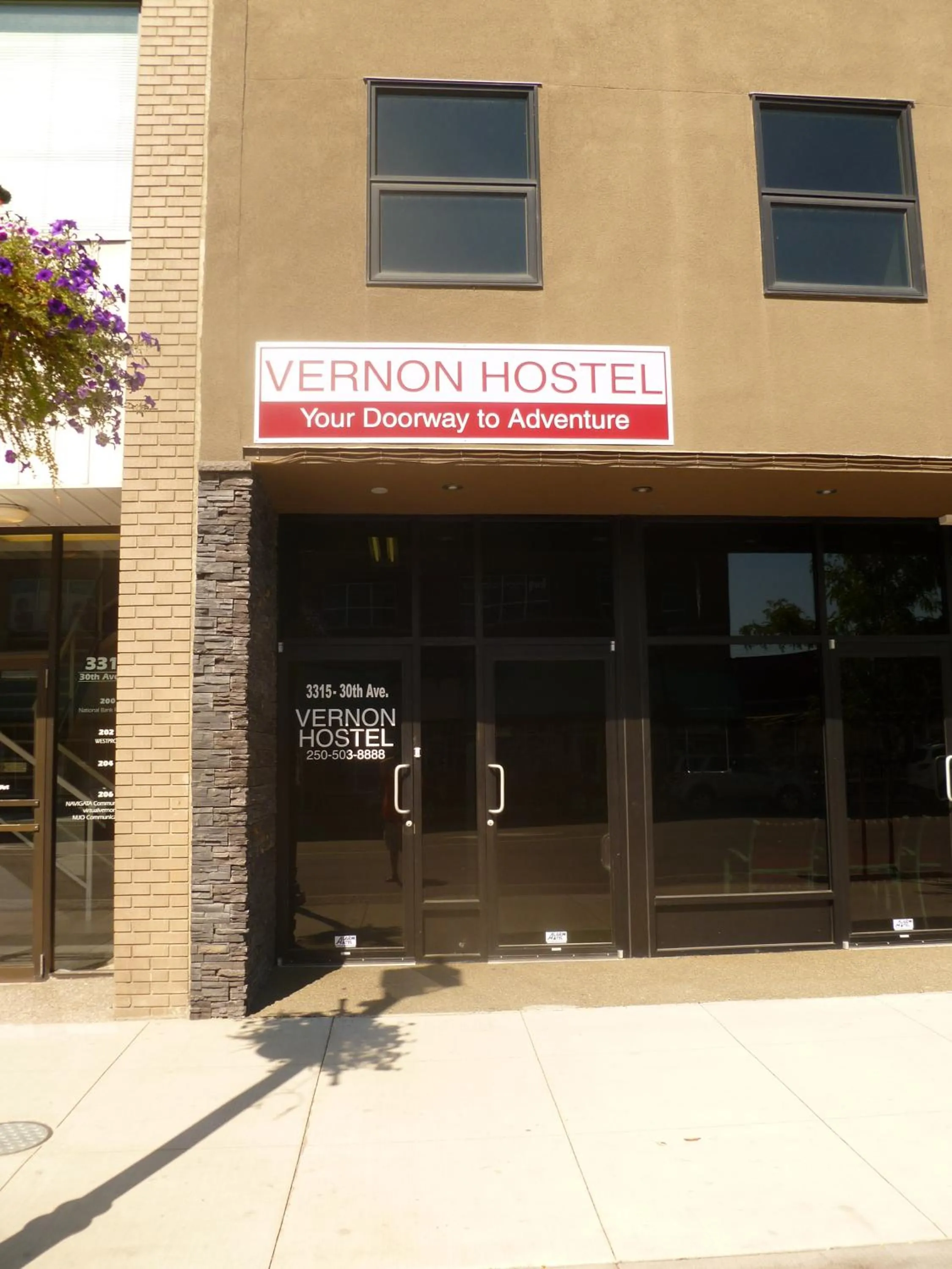 Facade/entrance in Vernon Hostel