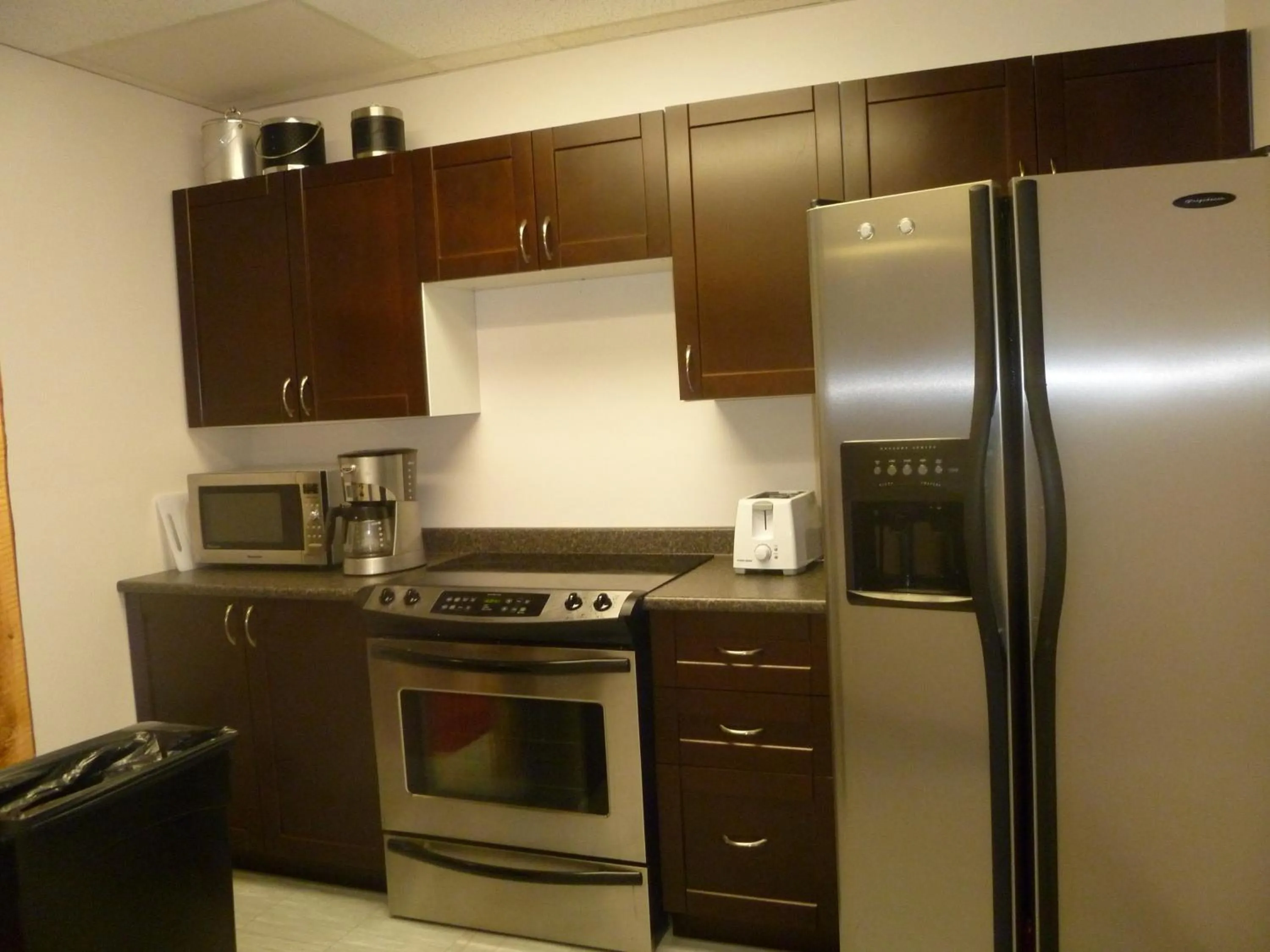Communal kitchen in Vernon Hostel