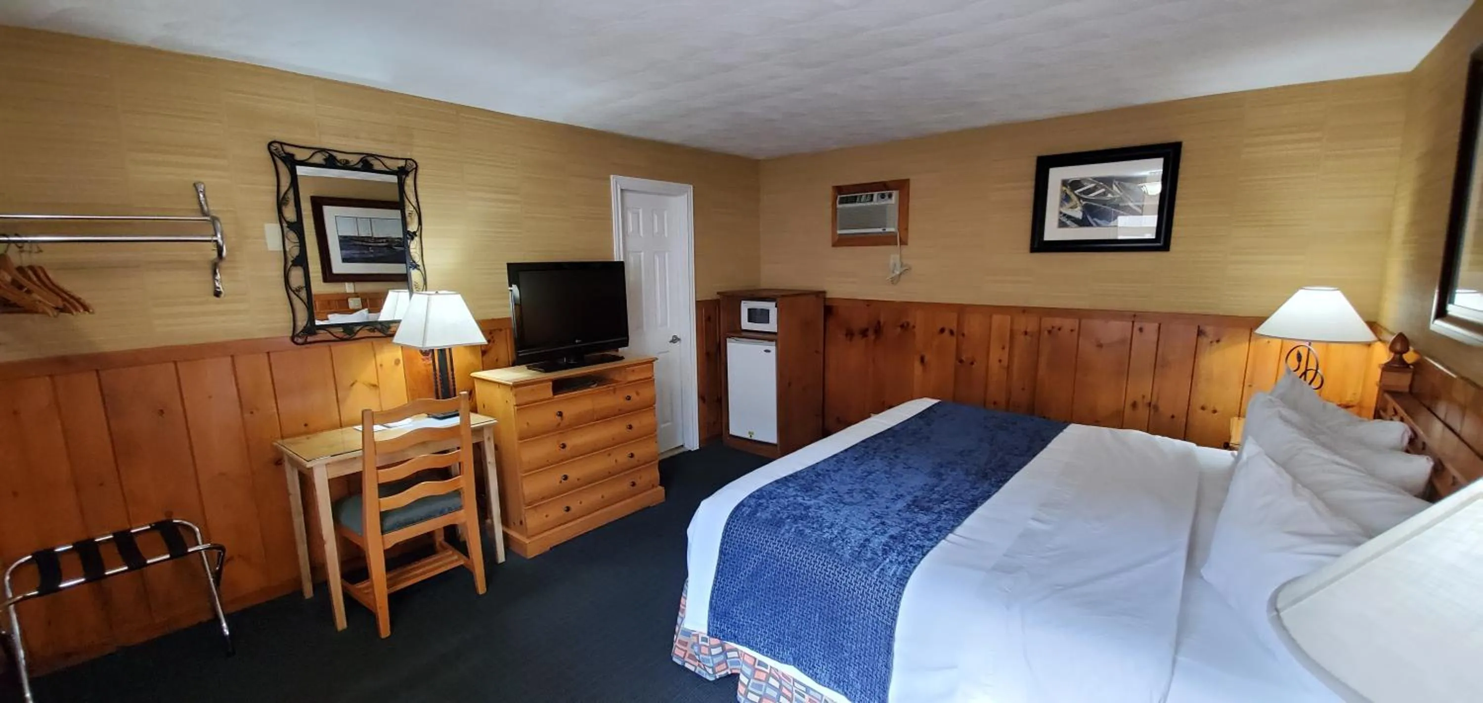 Bed in The Lake Motel