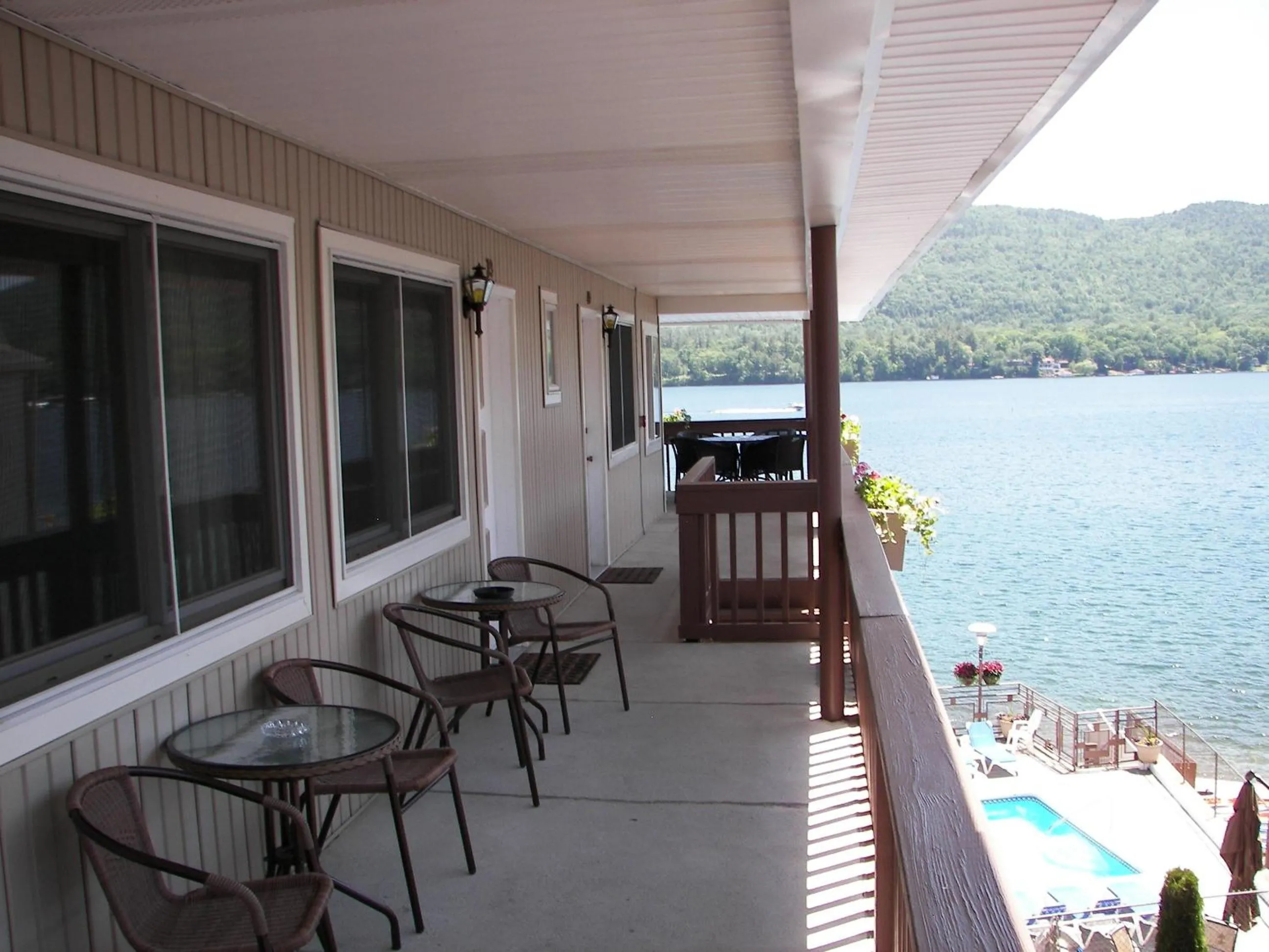 Balcony/Terrace in The Lake Motel
