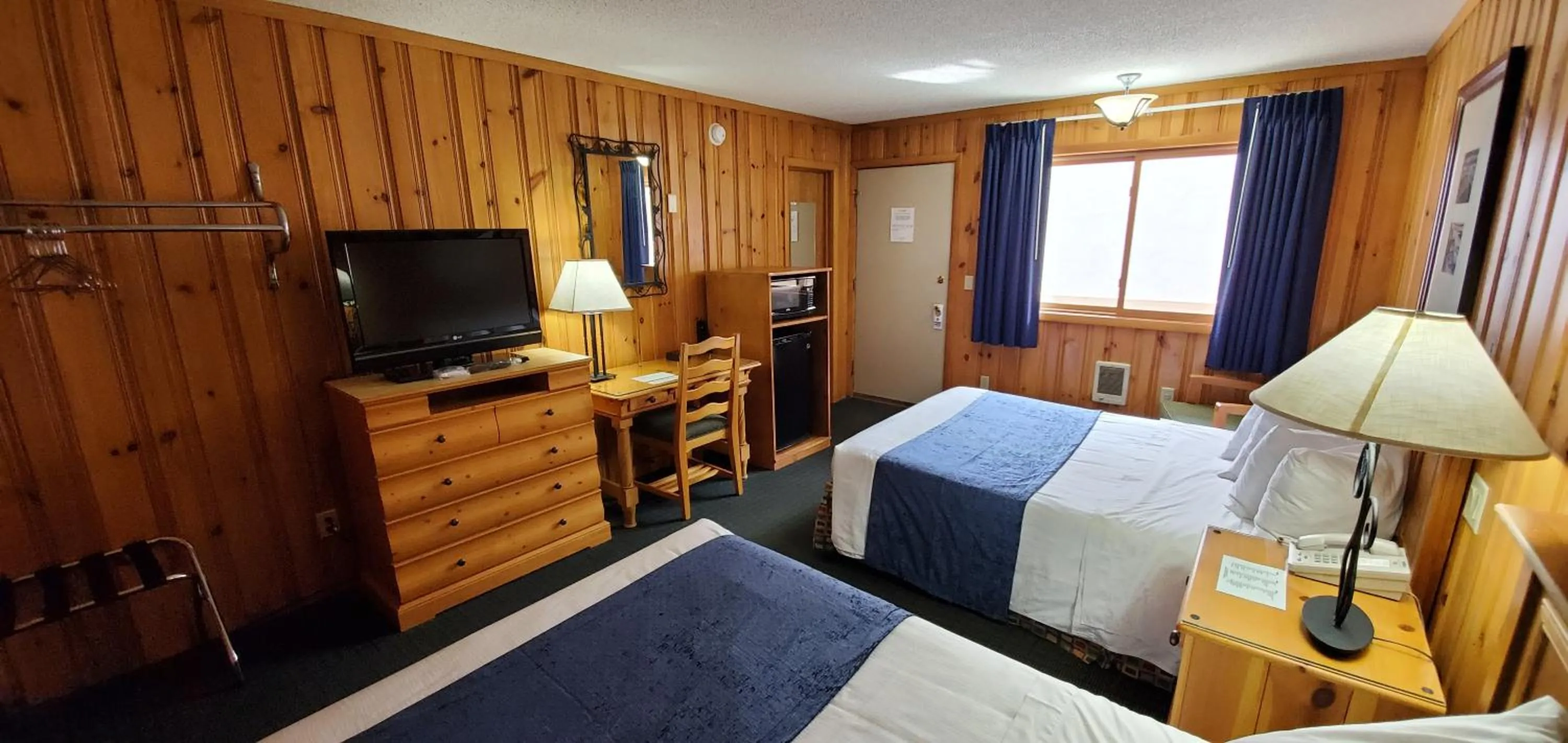 Bed in The Lake Motel