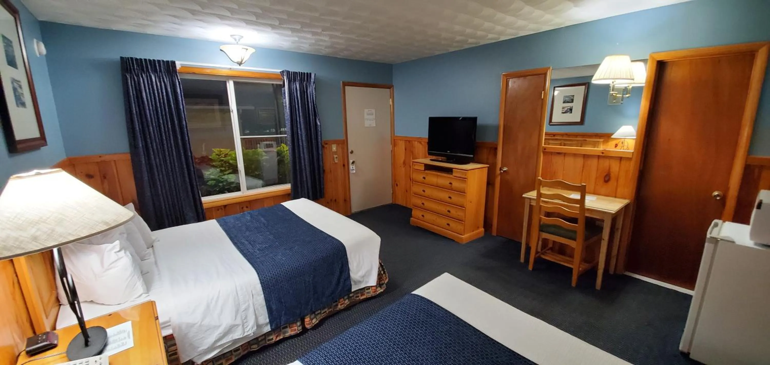 Bed in The Lake Motel