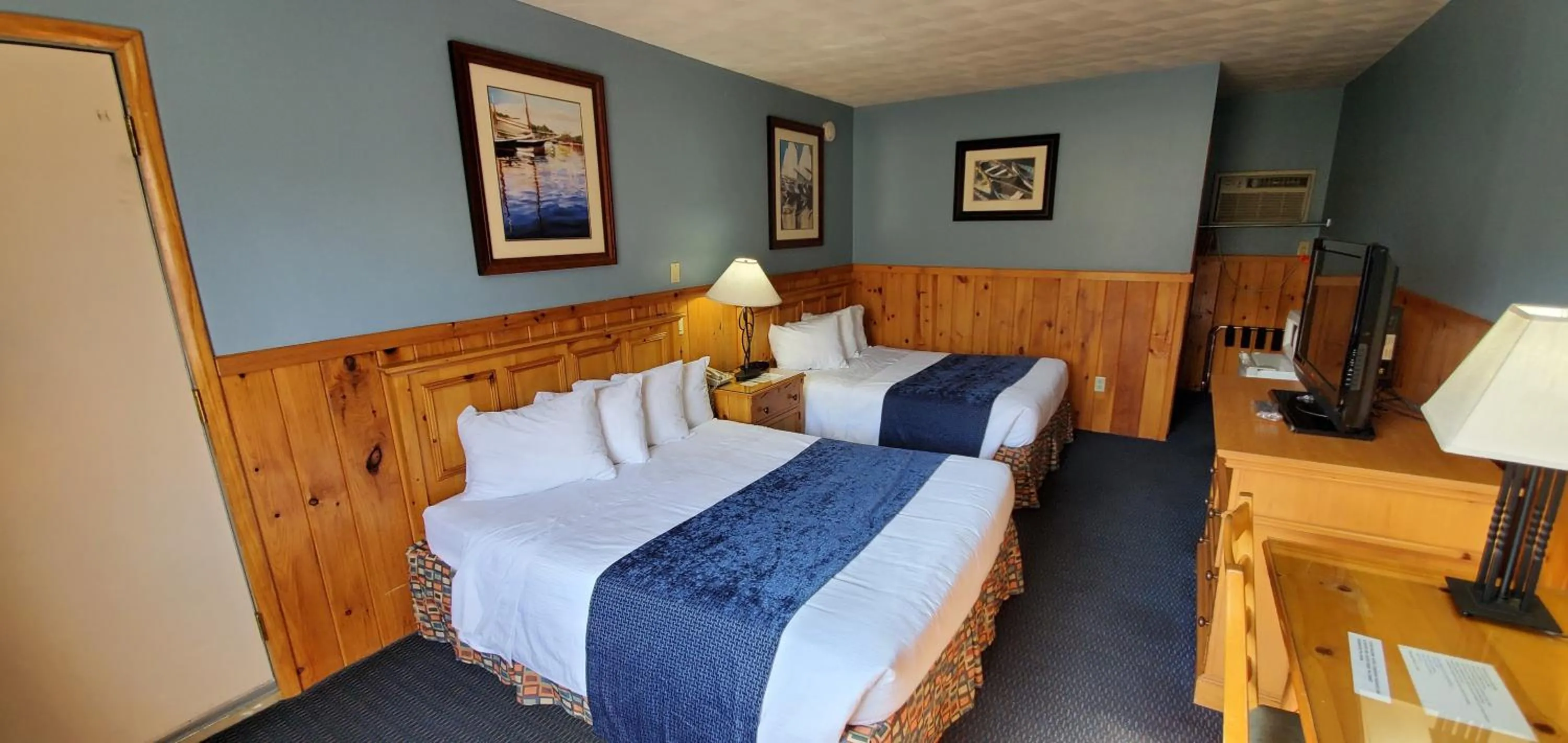 Bed in The Lake Motel