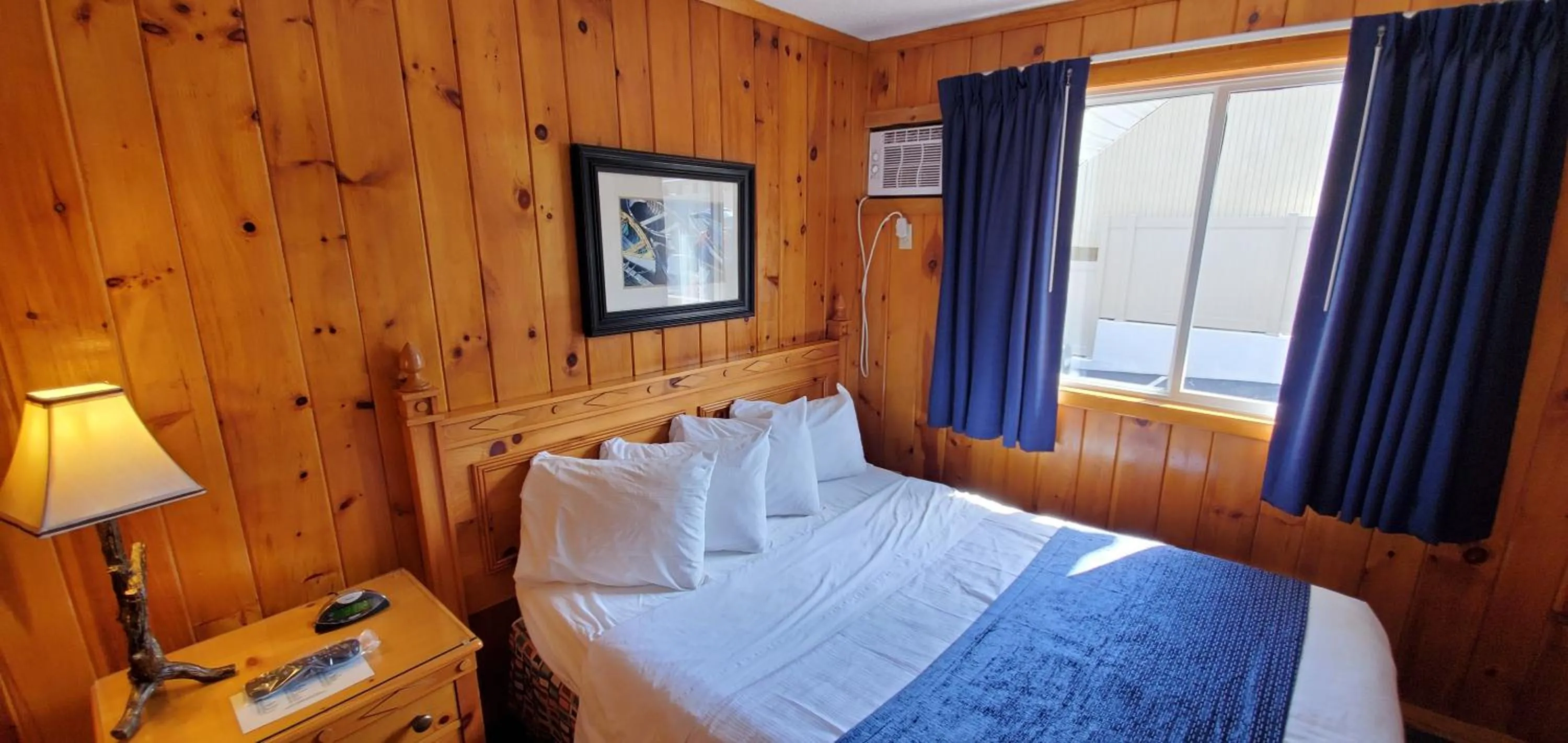 Bed in The Lake Motel
