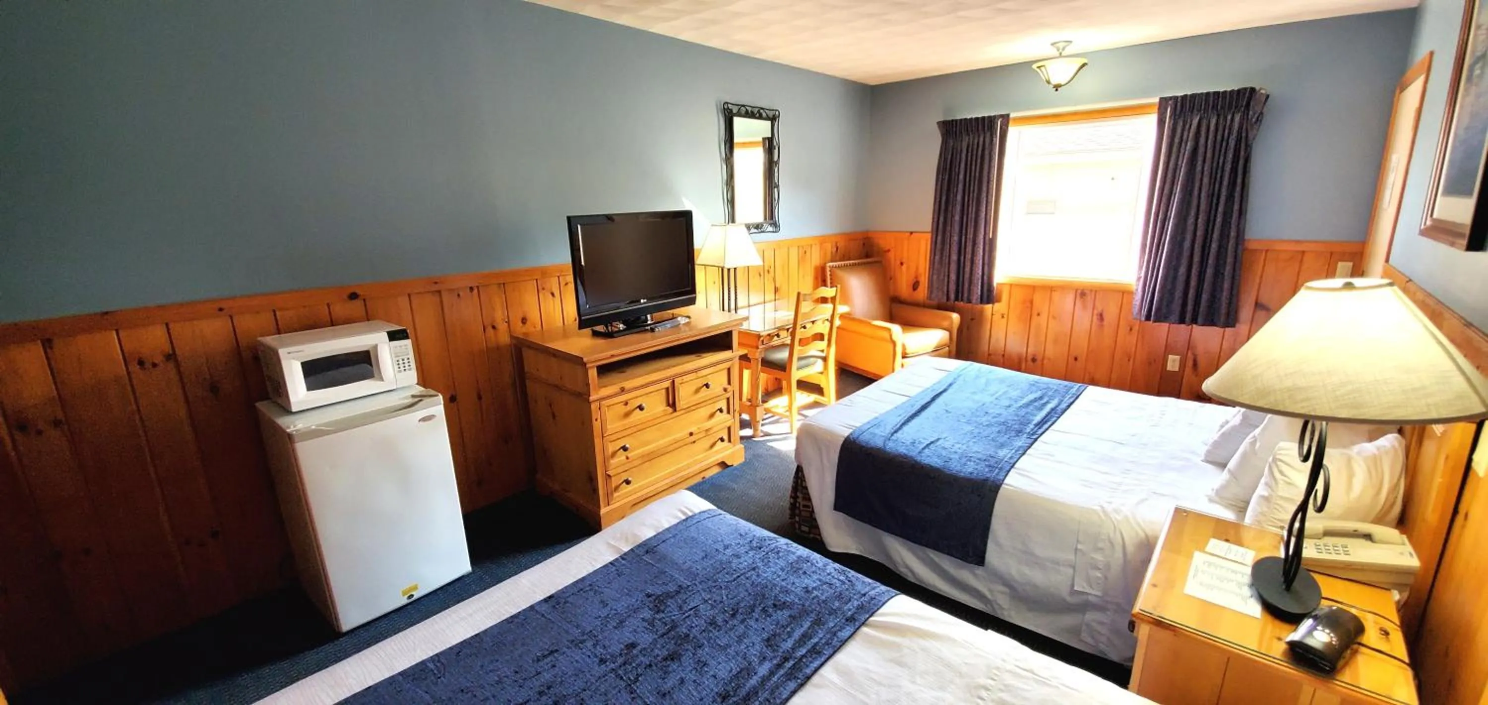 Bed in The Lake Motel