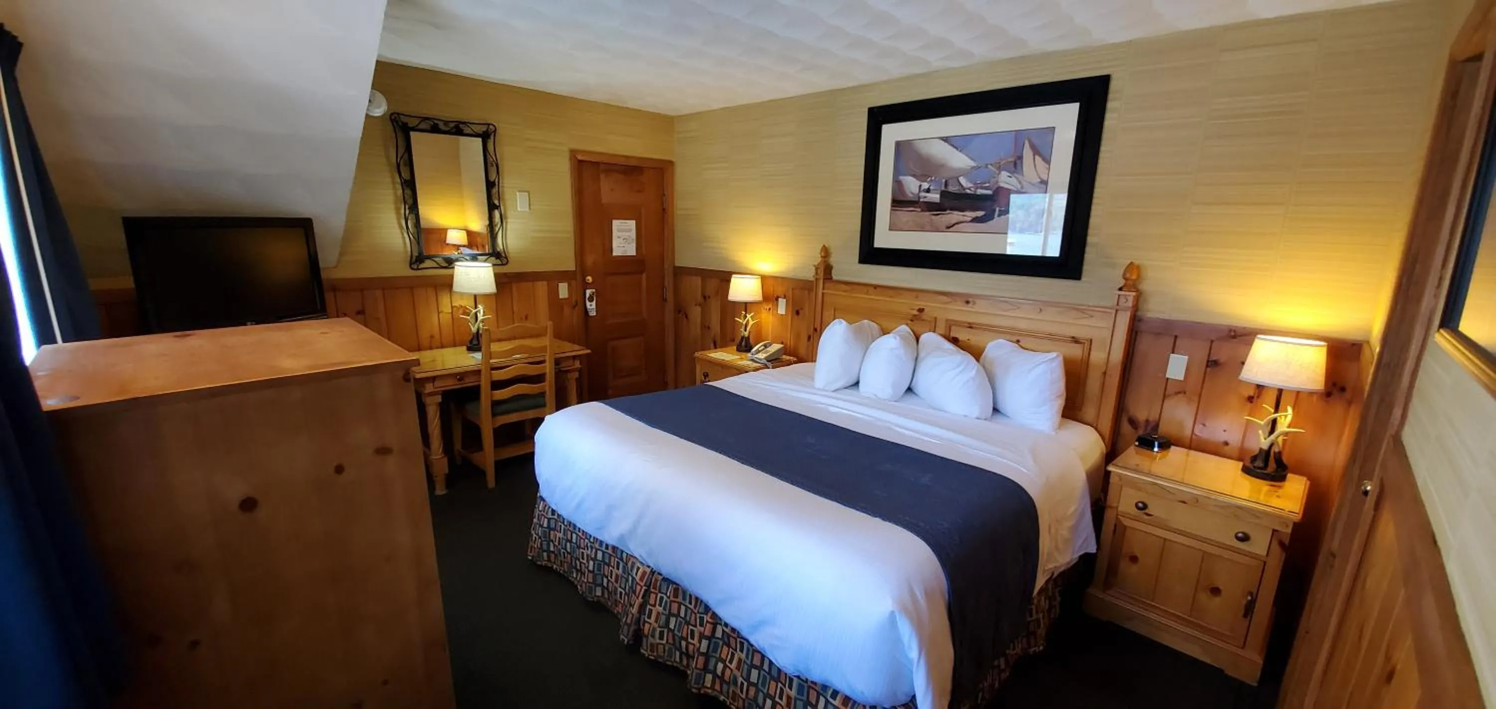Bedroom, Bed in The Lake Motel