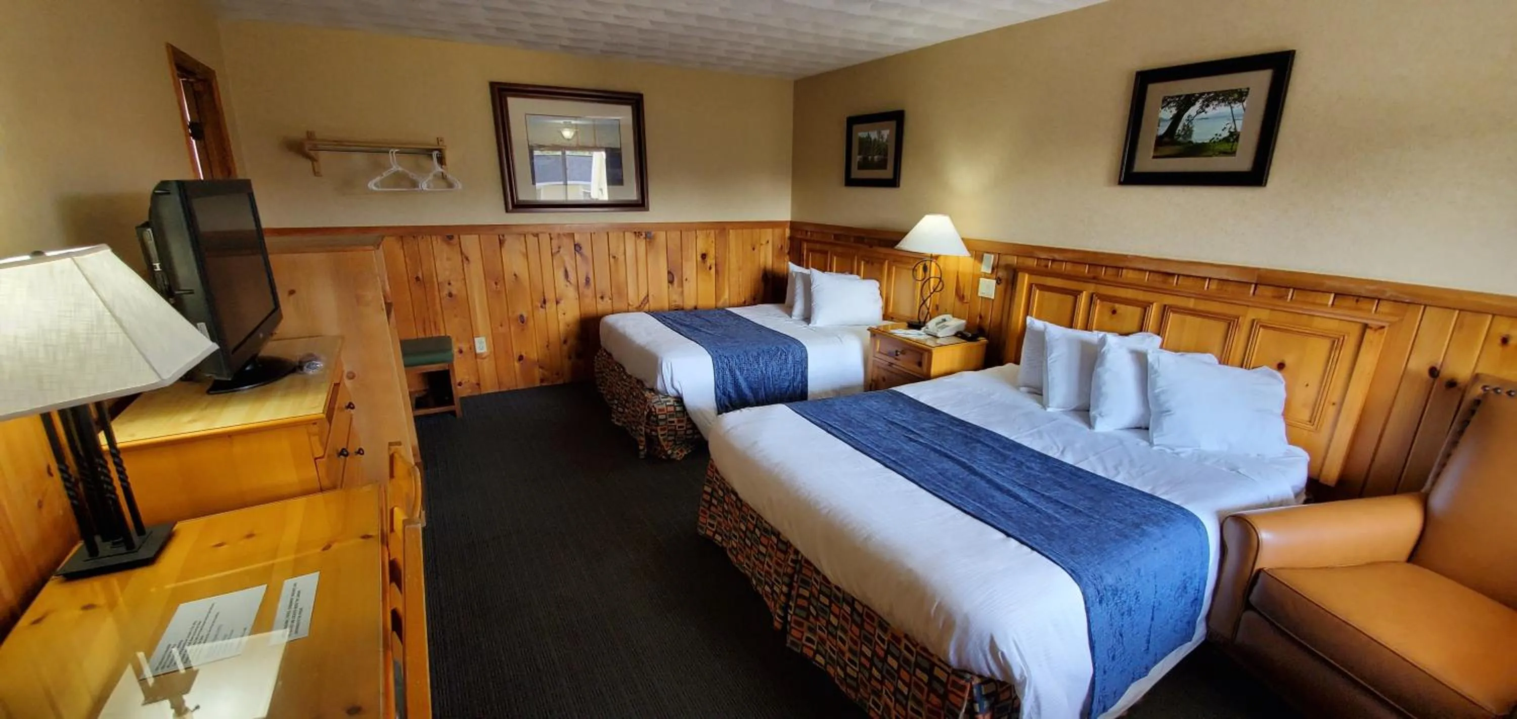 Bed in The Lake Motel