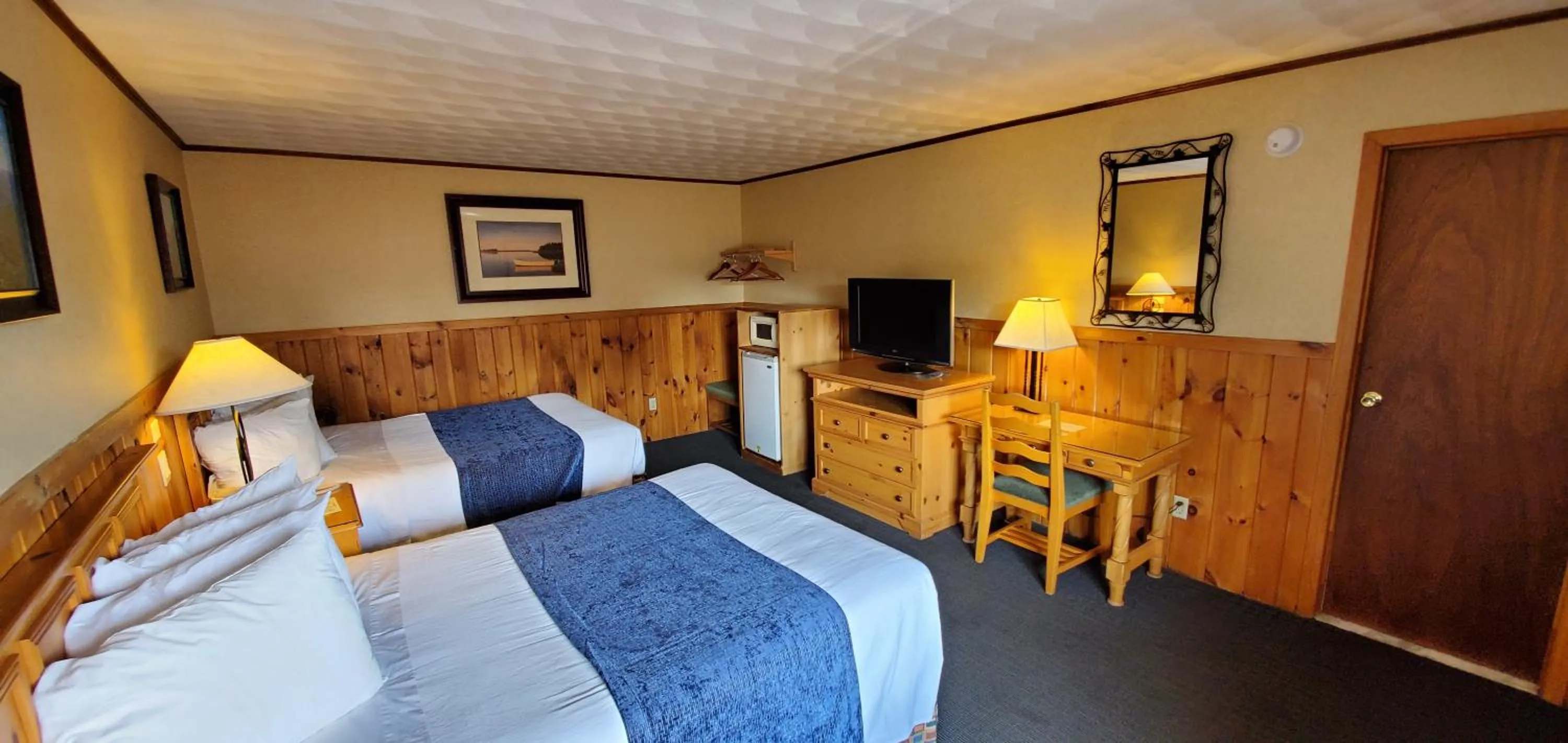 Bedroom, Bed in The Lake Motel