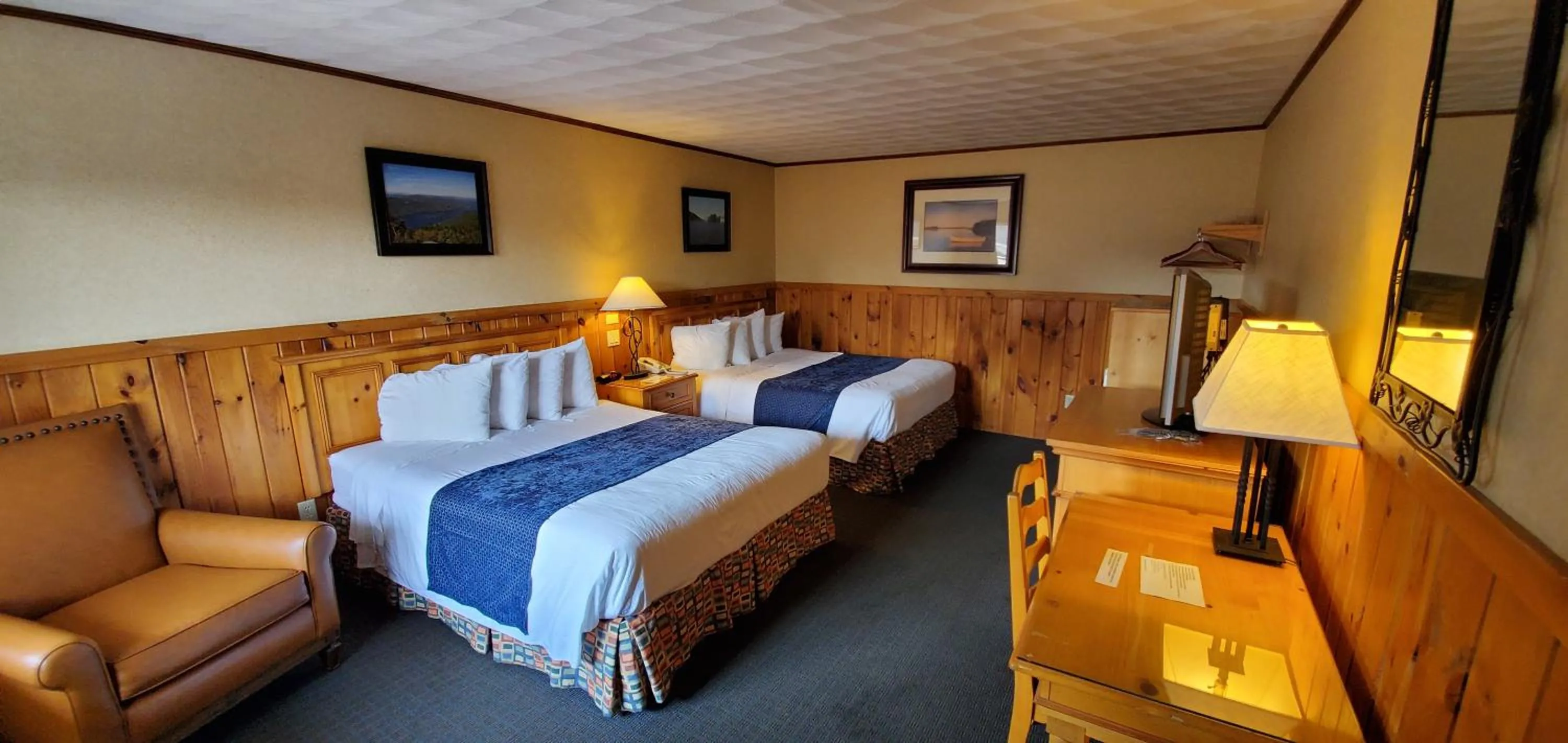 Bedroom, Bed in The Lake Motel