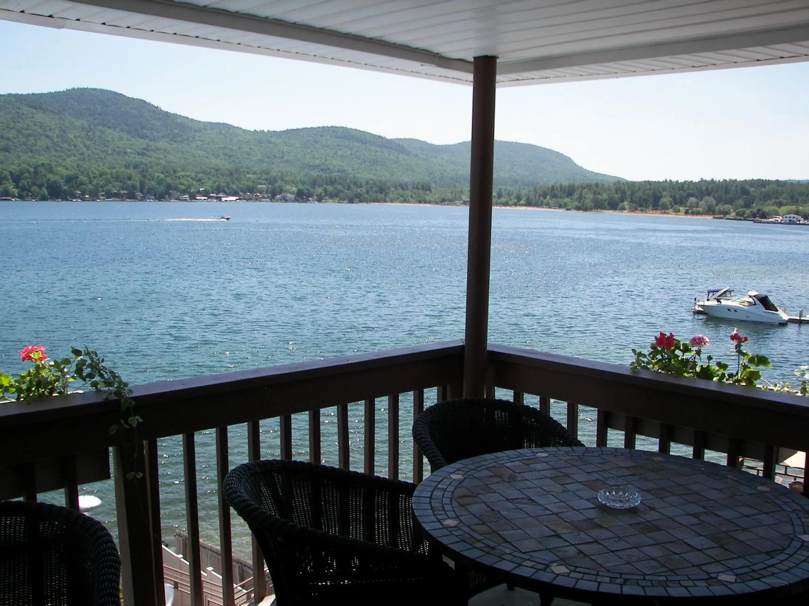 Lake view in The Lake Motel