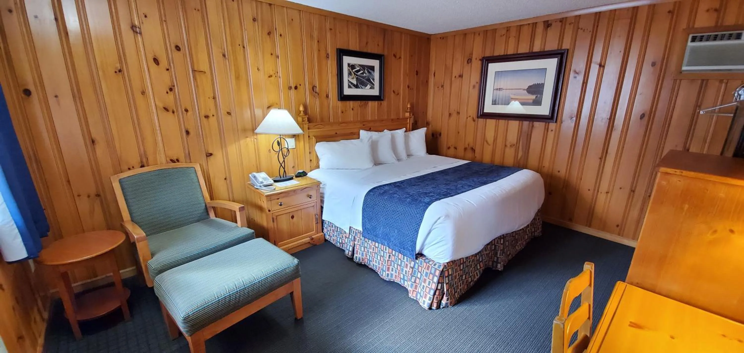 Bed in The Lake Motel