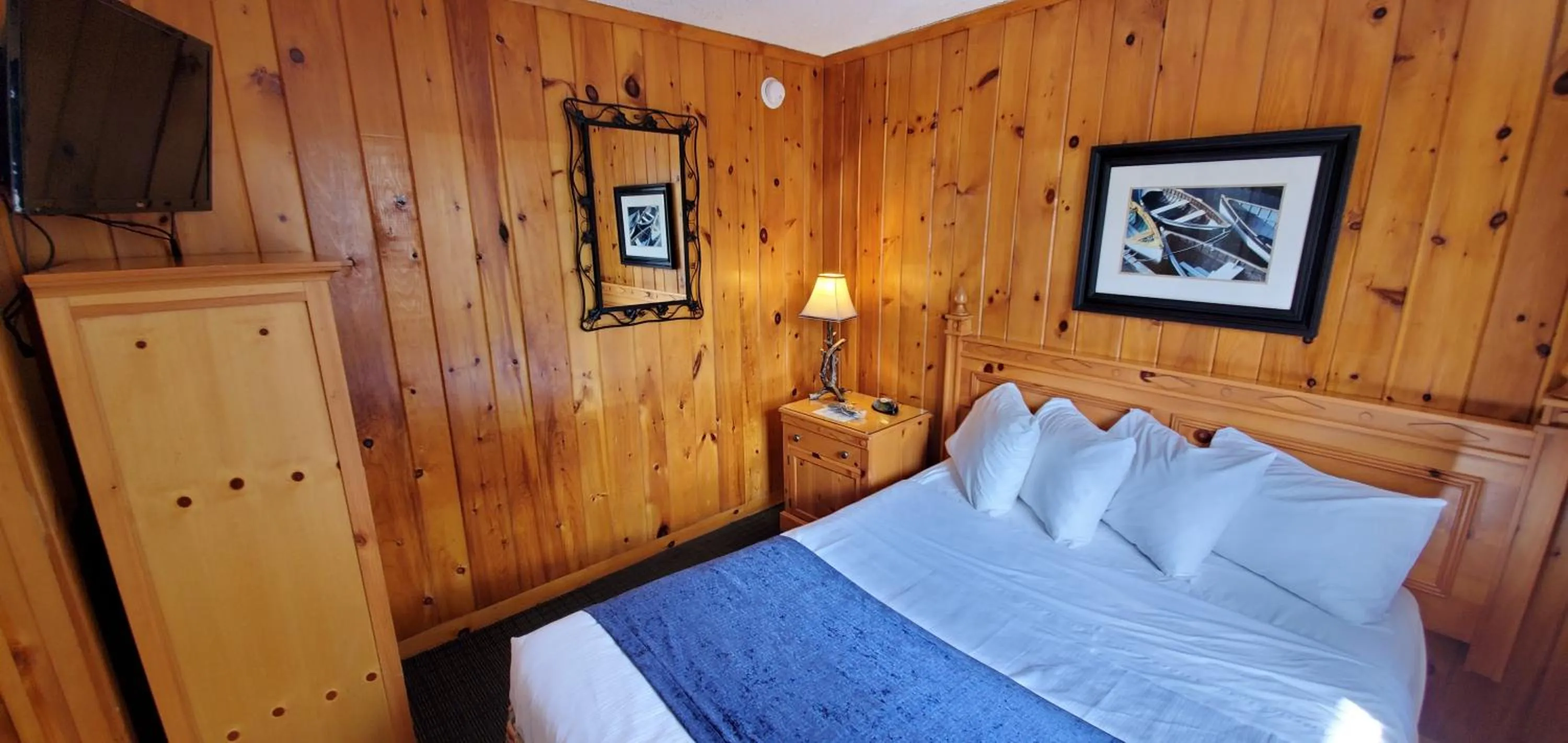 Bed in The Lake Motel