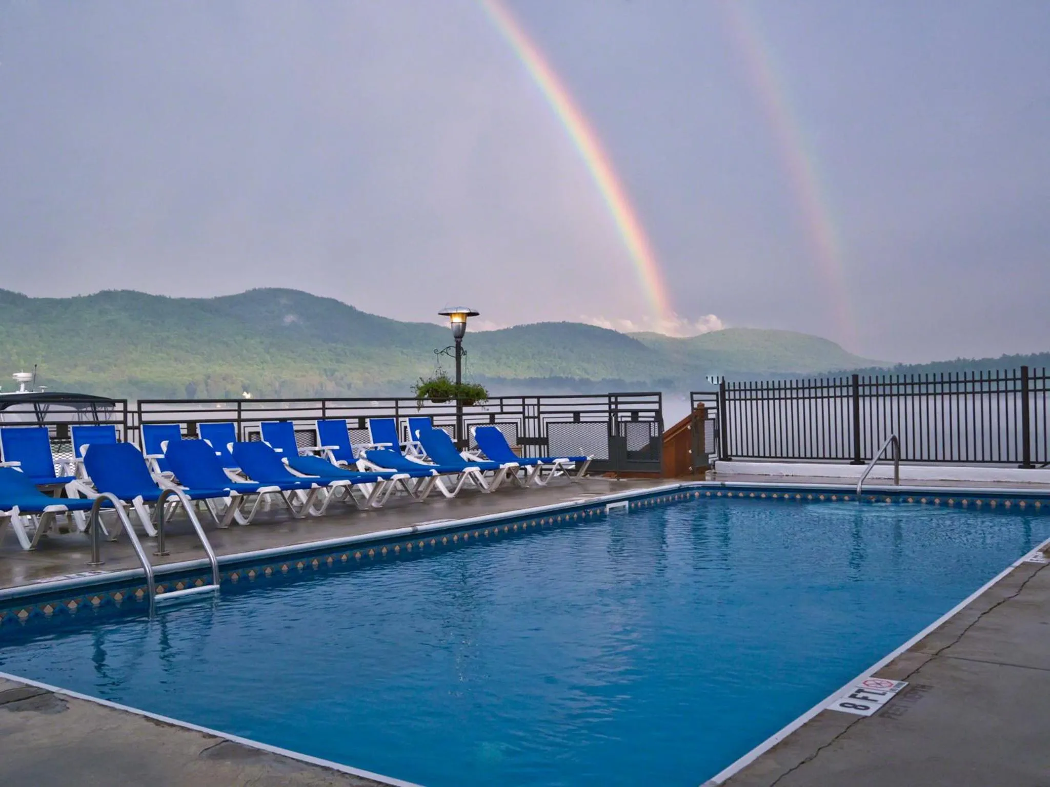 Swimming pool in The Lake Motel