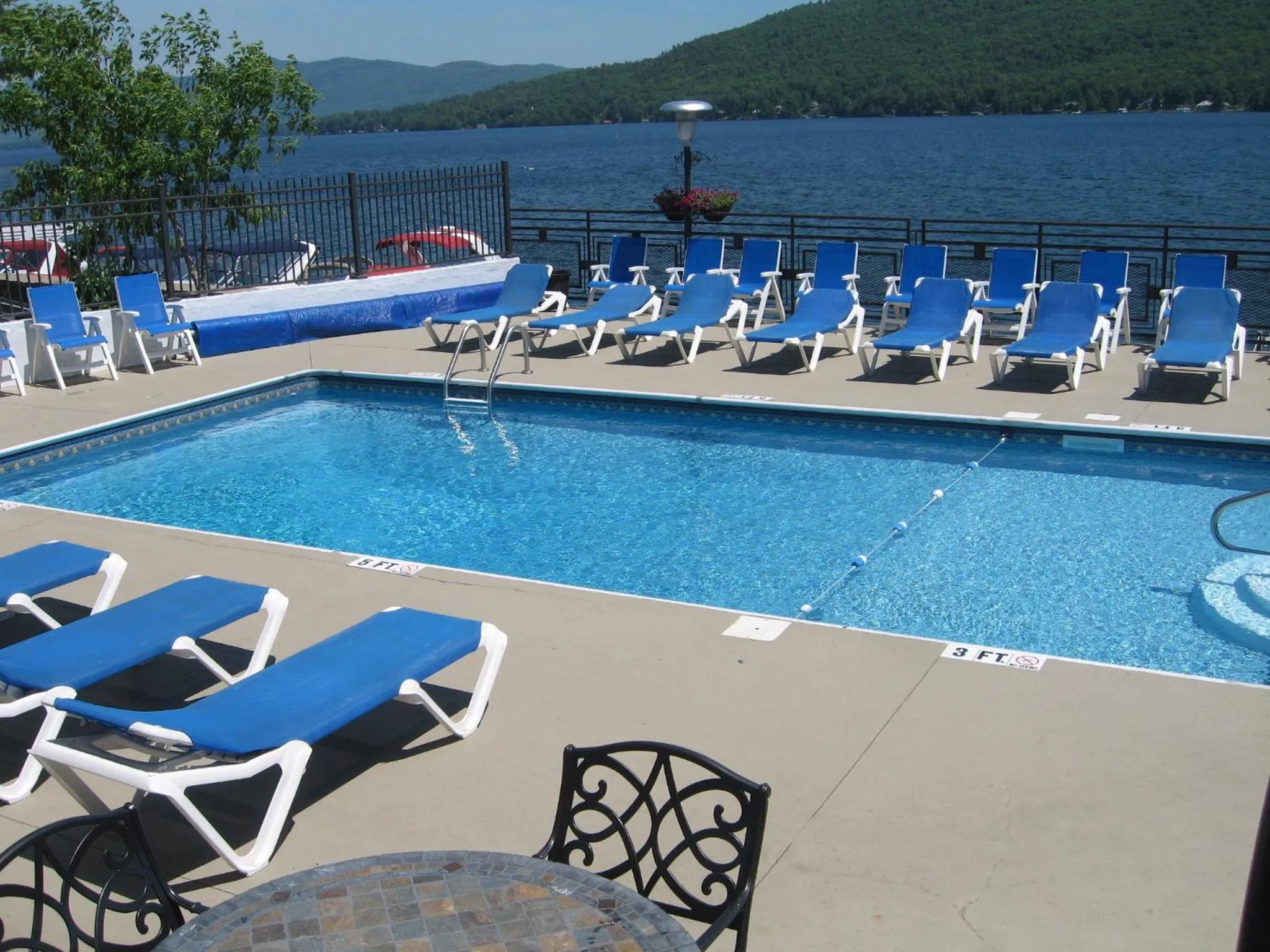 Swimming pool in The Lake Motel