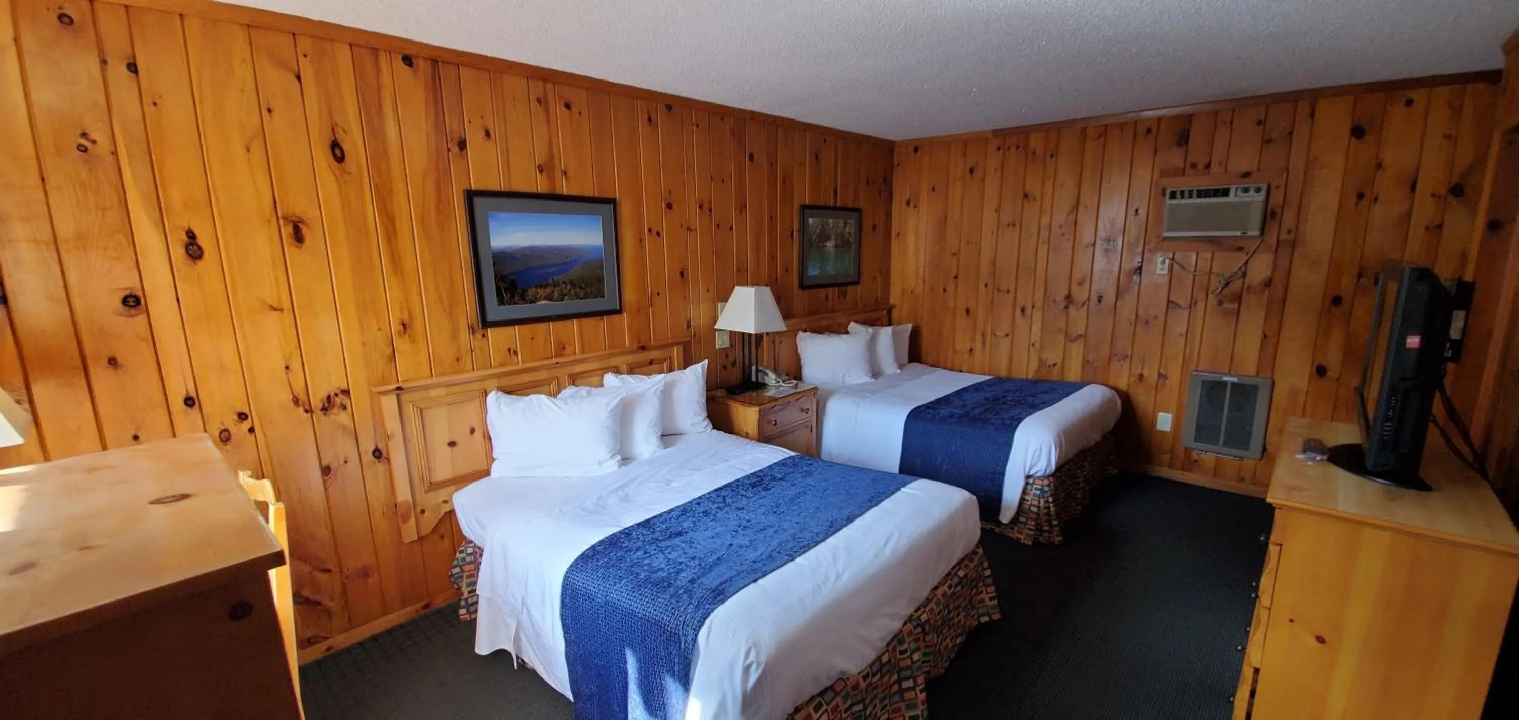 Bed in The Lake Motel