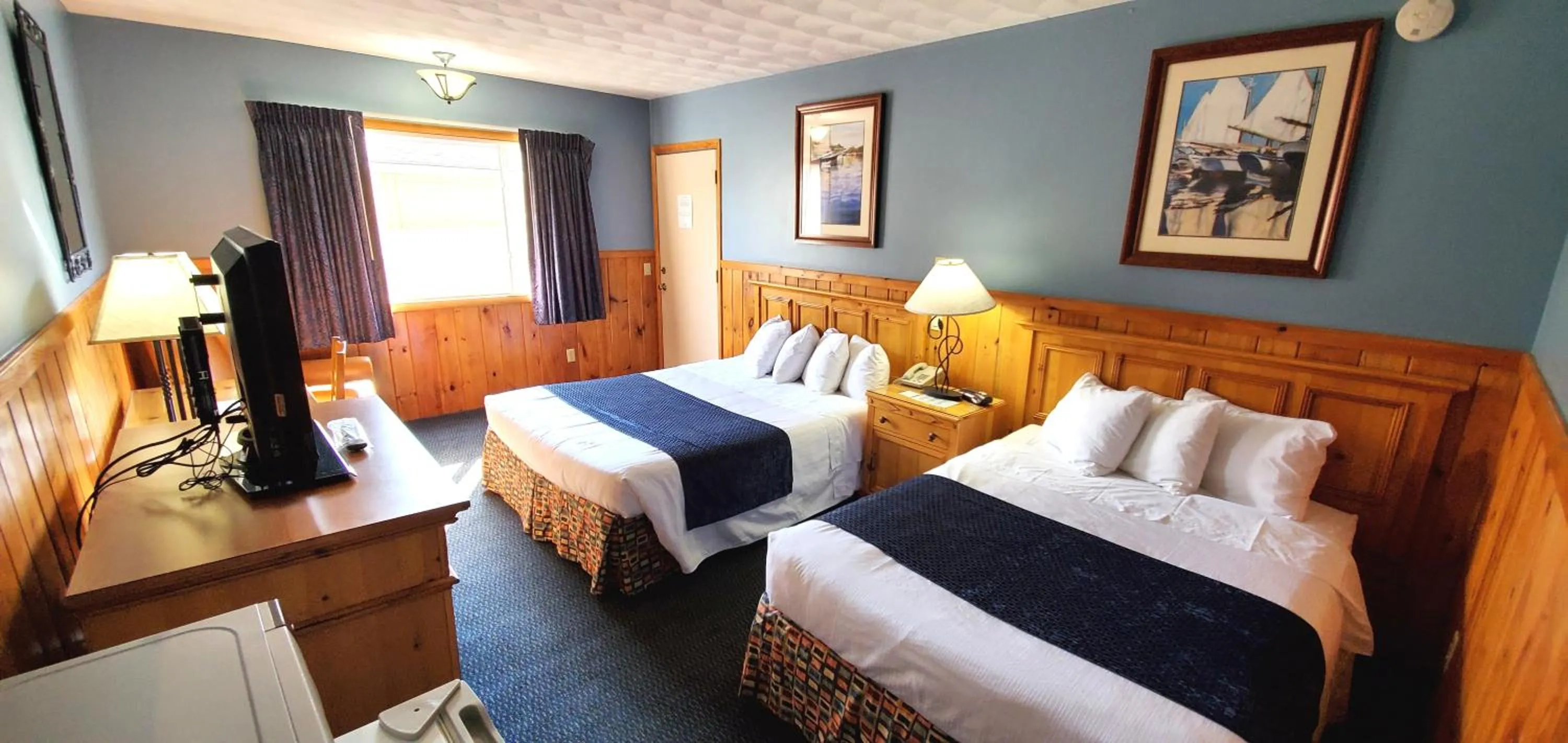 Bed in The Lake Motel