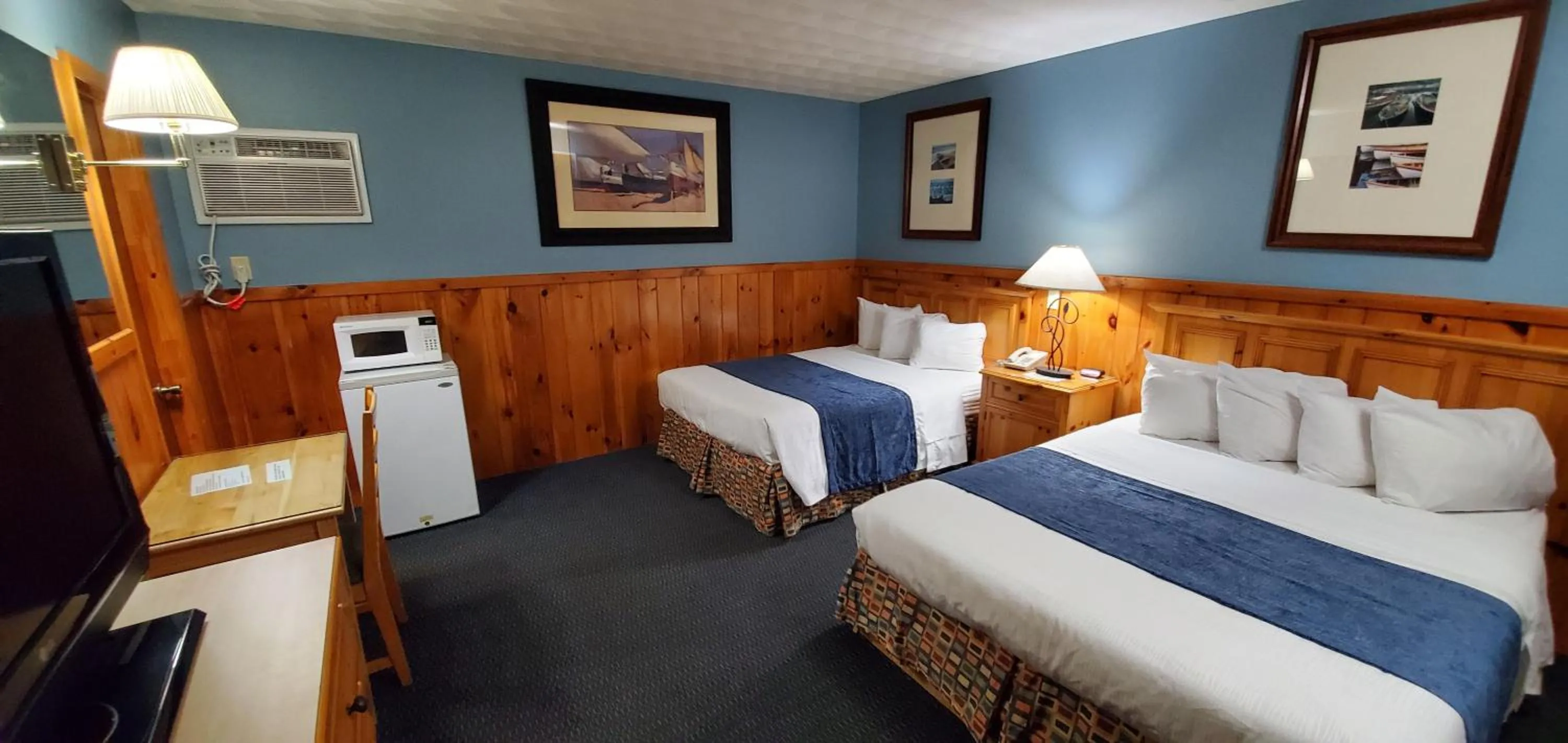 Bed in The Lake Motel