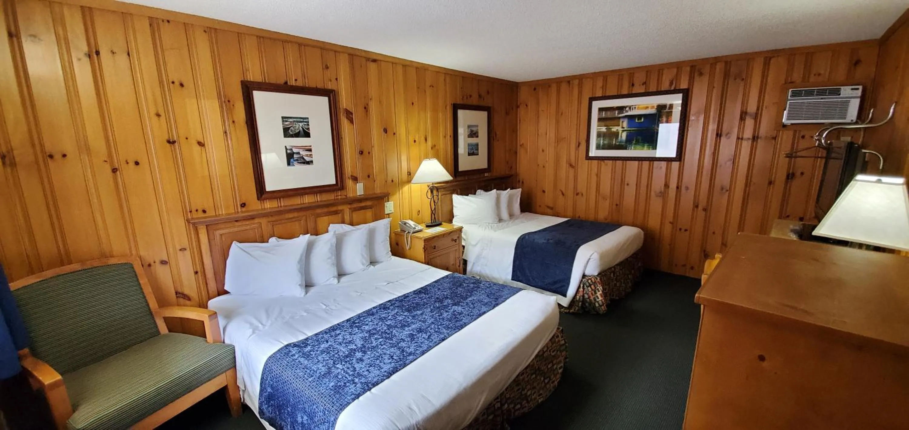 Bed in The Lake Motel