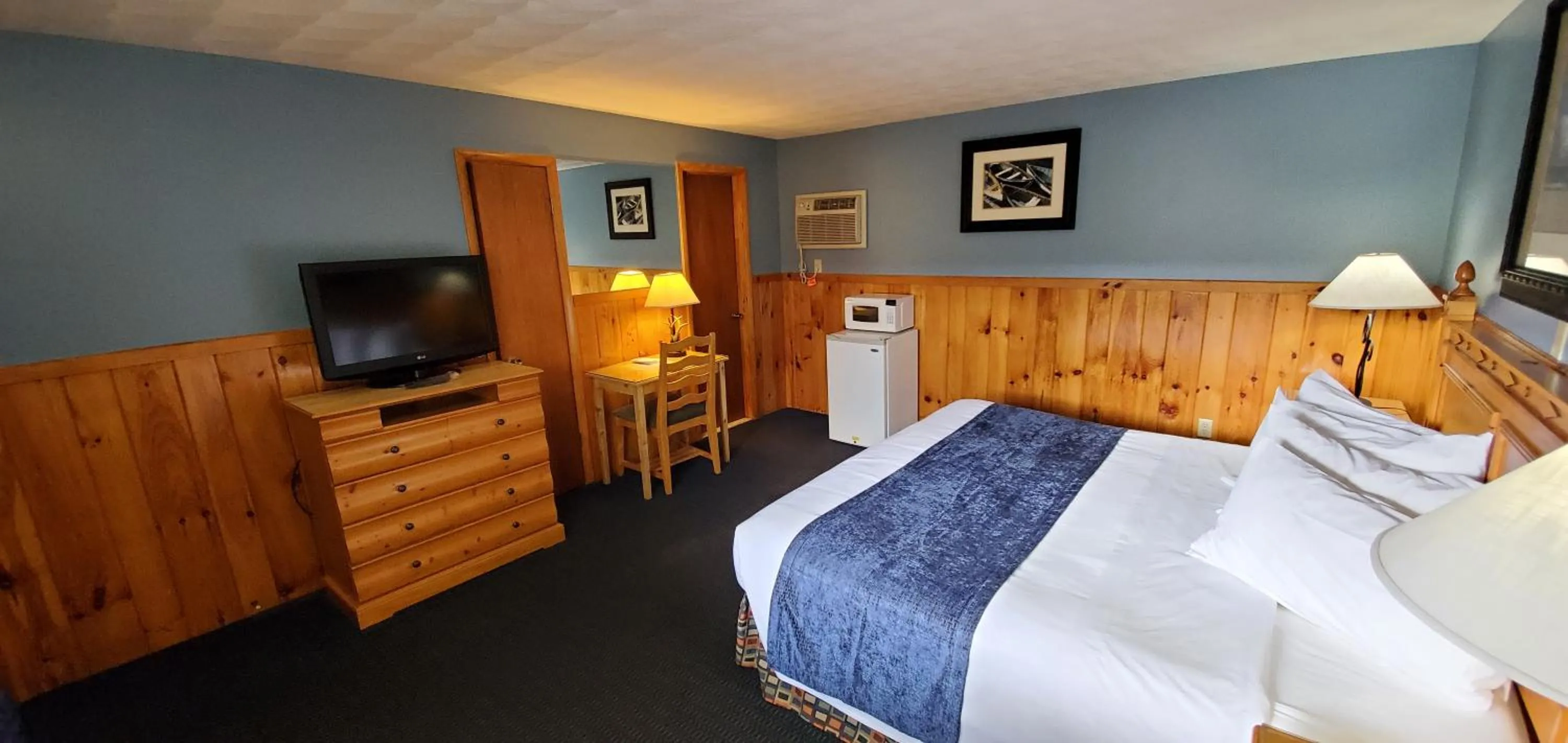 Bed in The Lake Motel