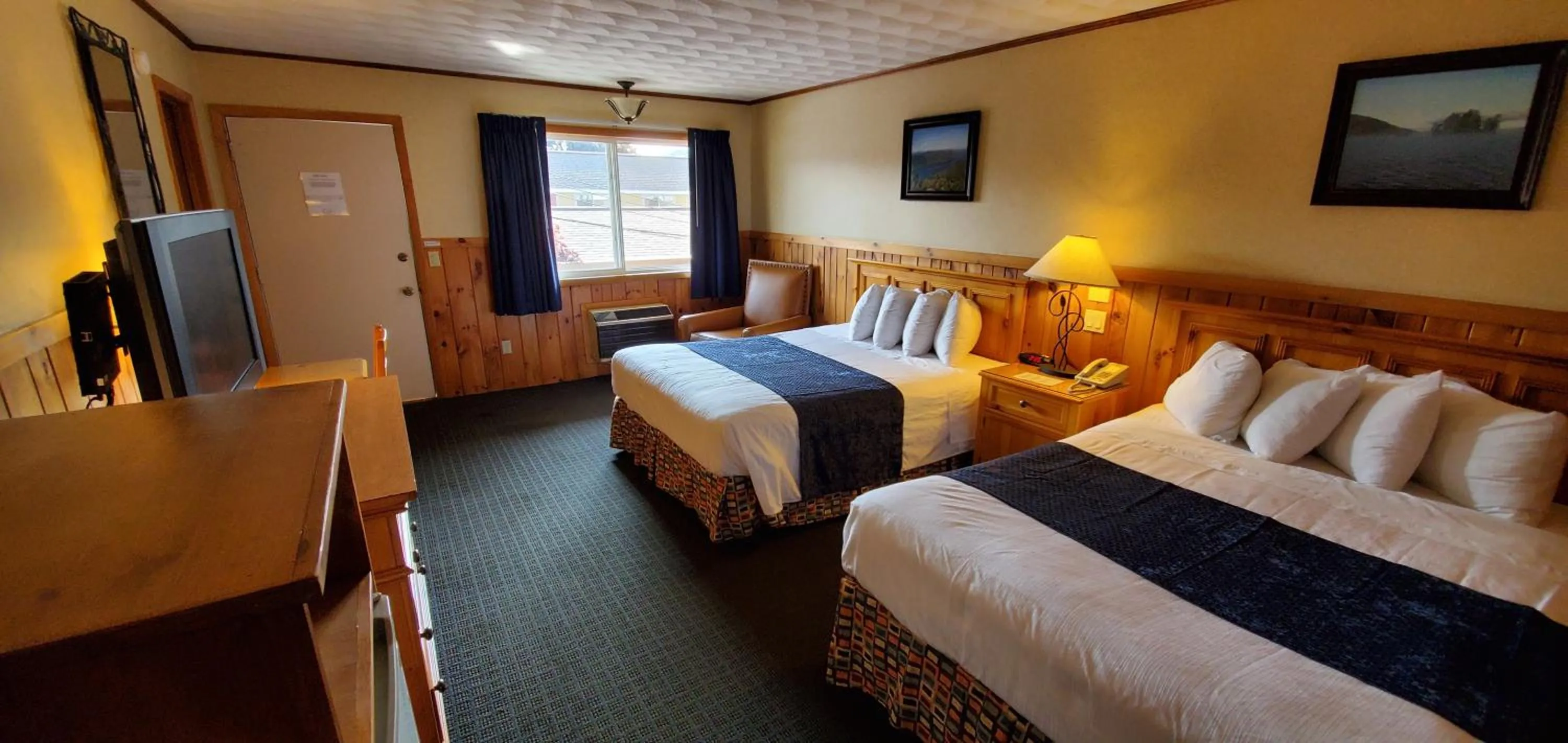 Bedroom, Bed in The Lake Motel