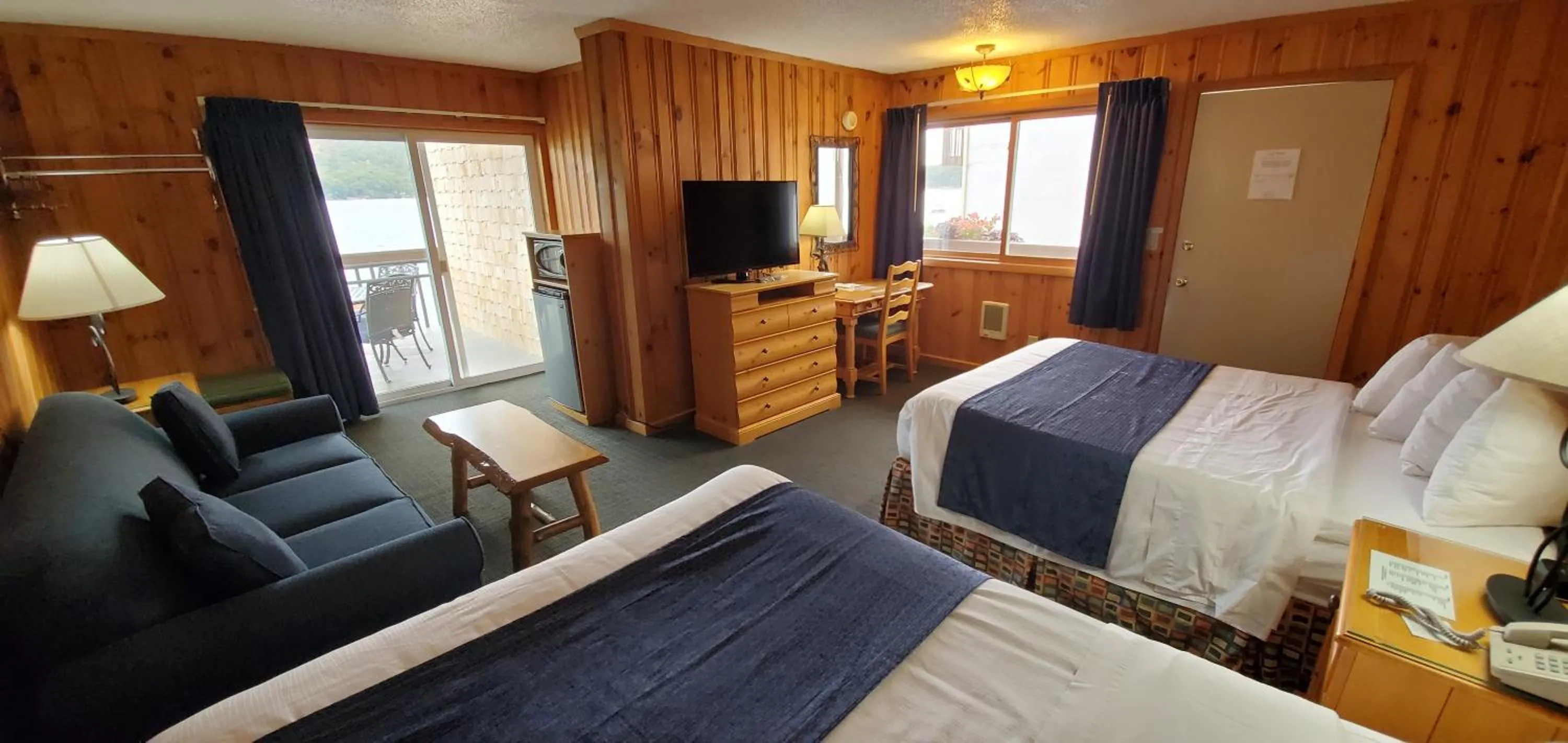Bed in The Lake Motel