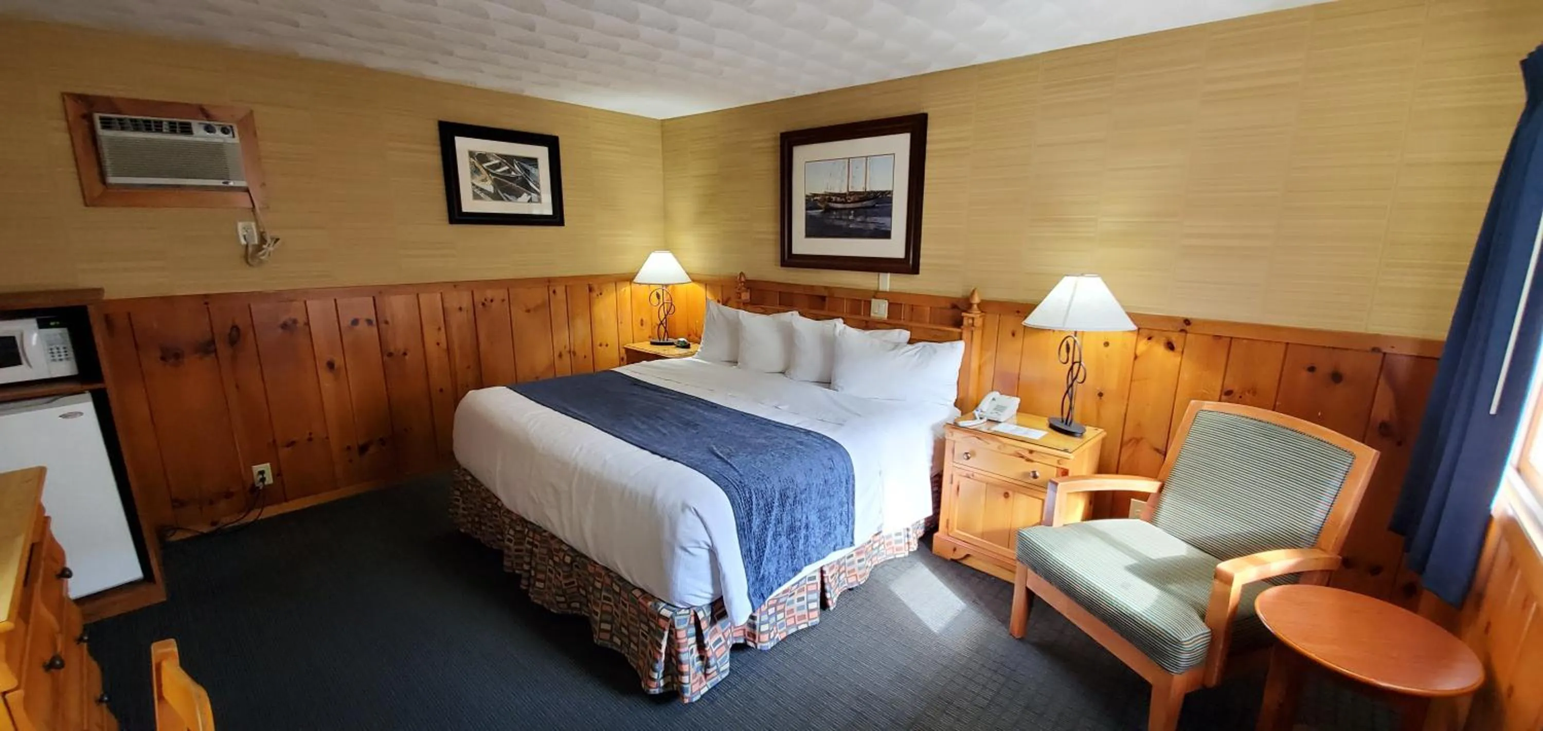 Bed in The Lake Motel