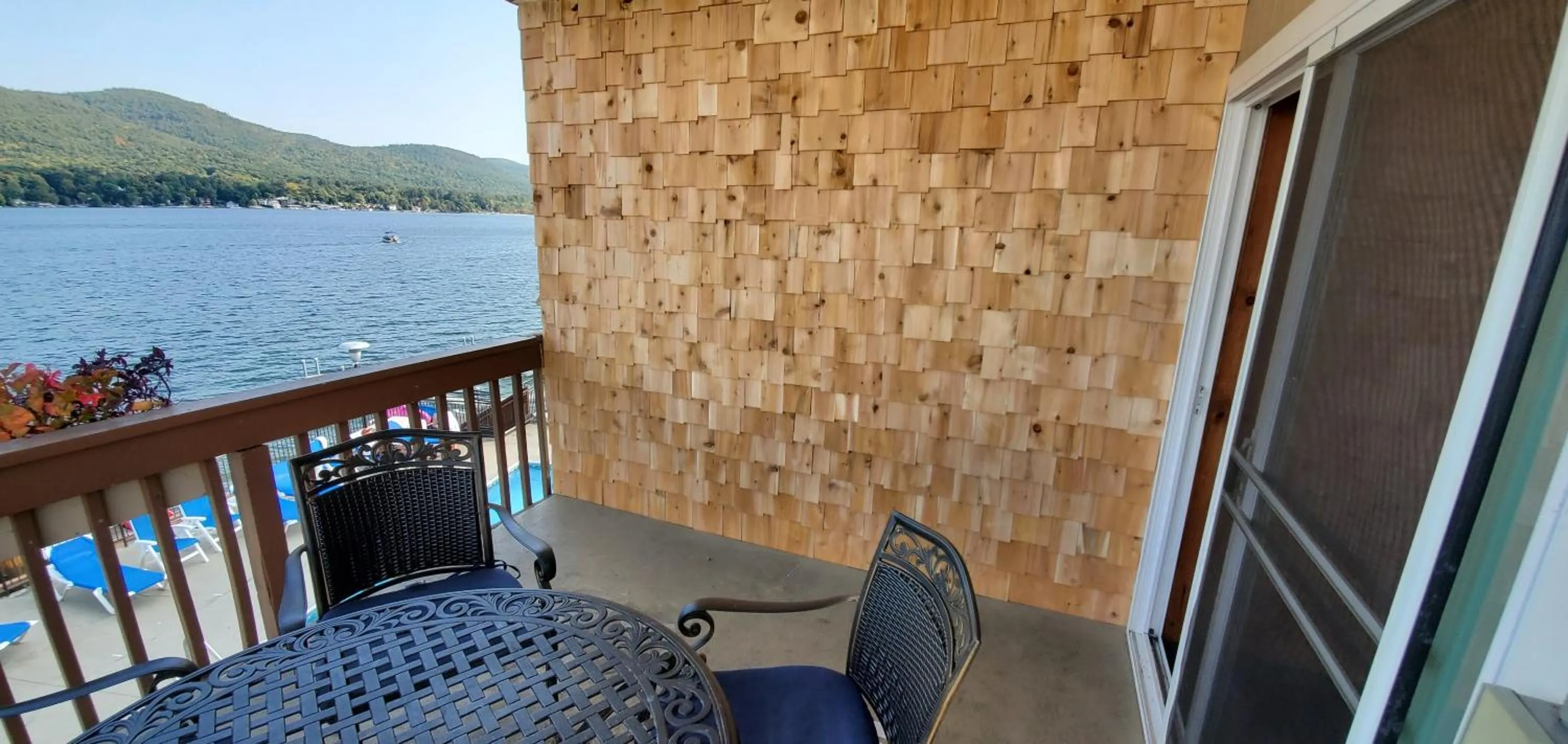 Lake view in The Lake Motel