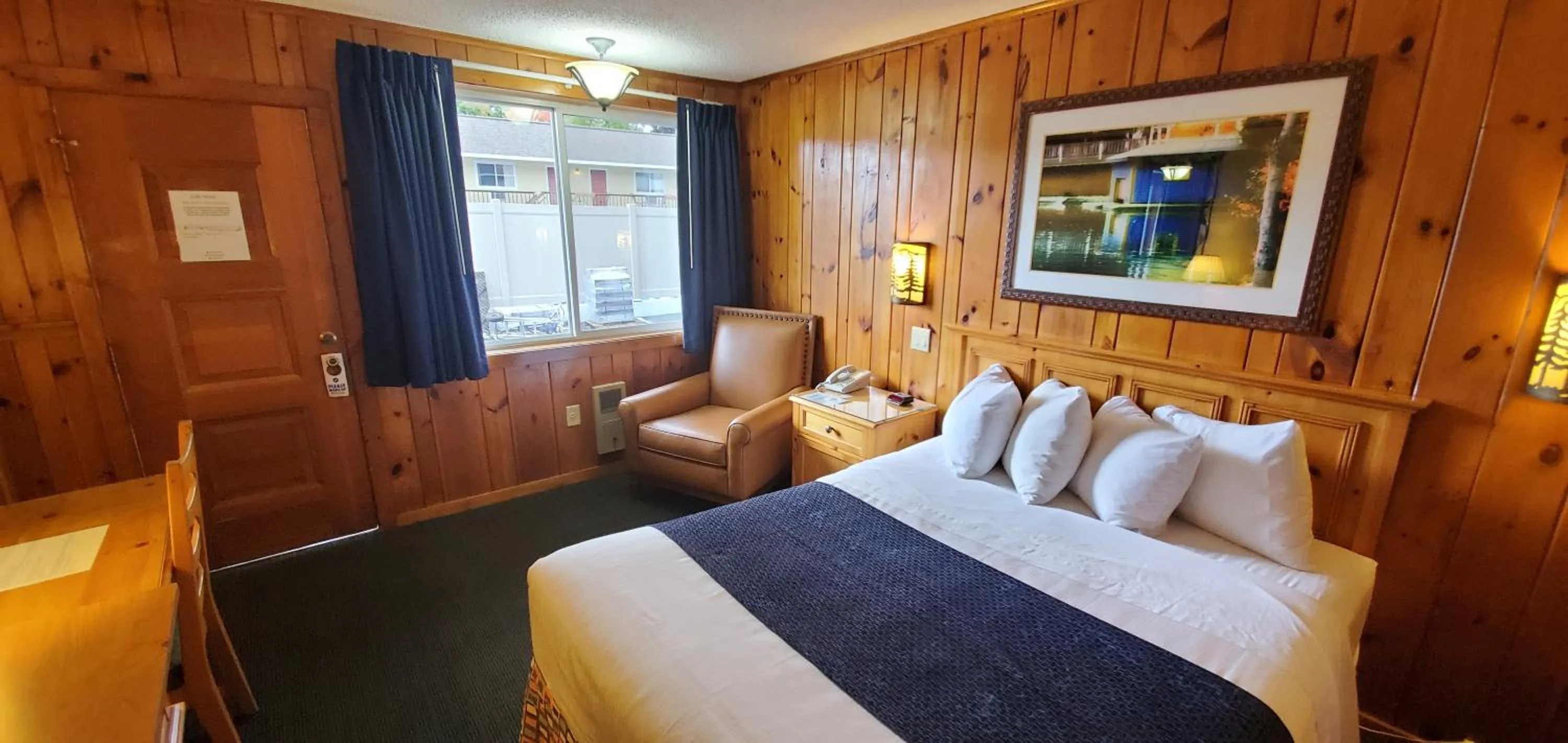Bedroom, Bed in The Lake Motel
